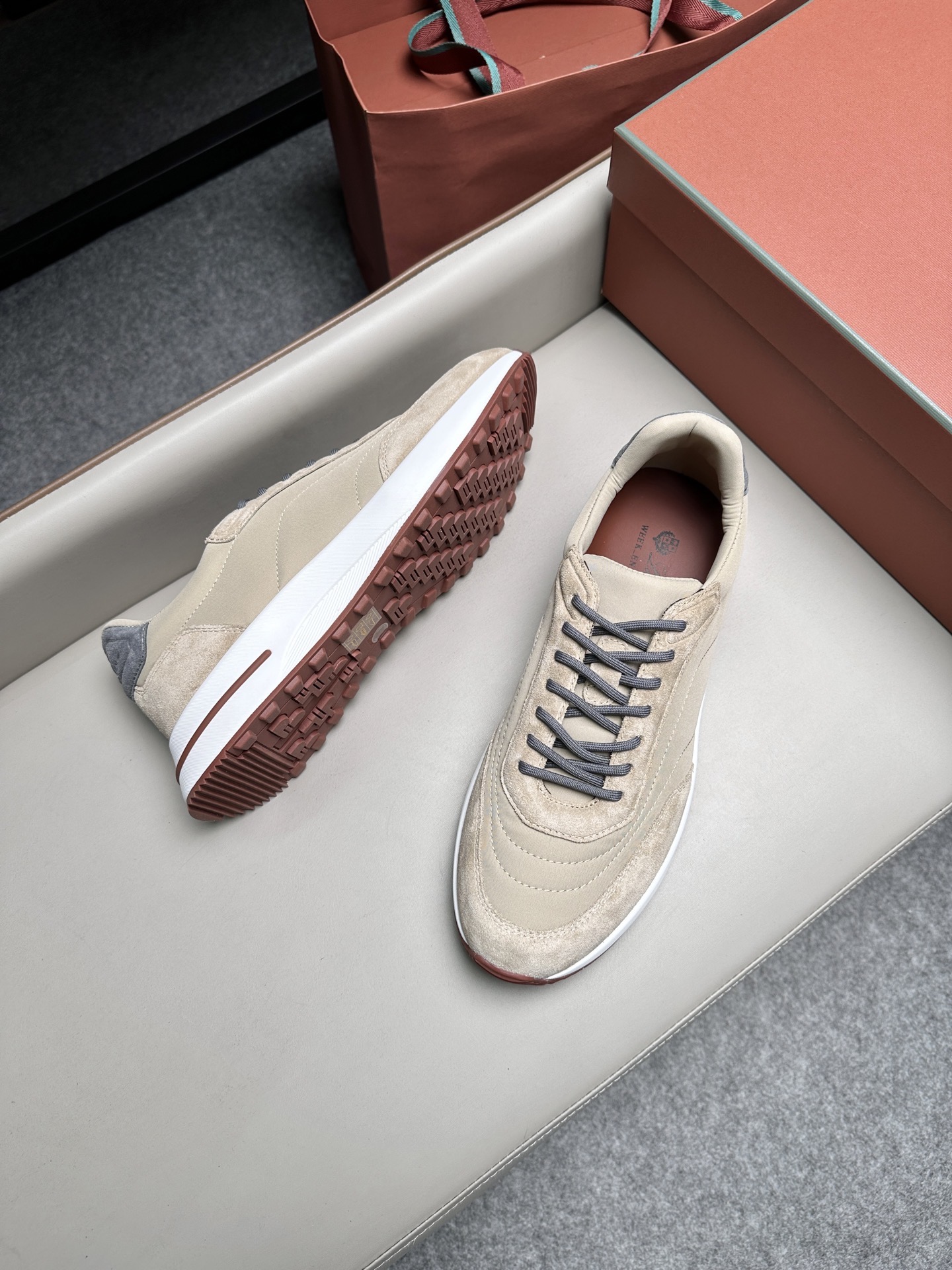 Кроссовки мужские в стиле Loro Piana светло-бежевого цвета