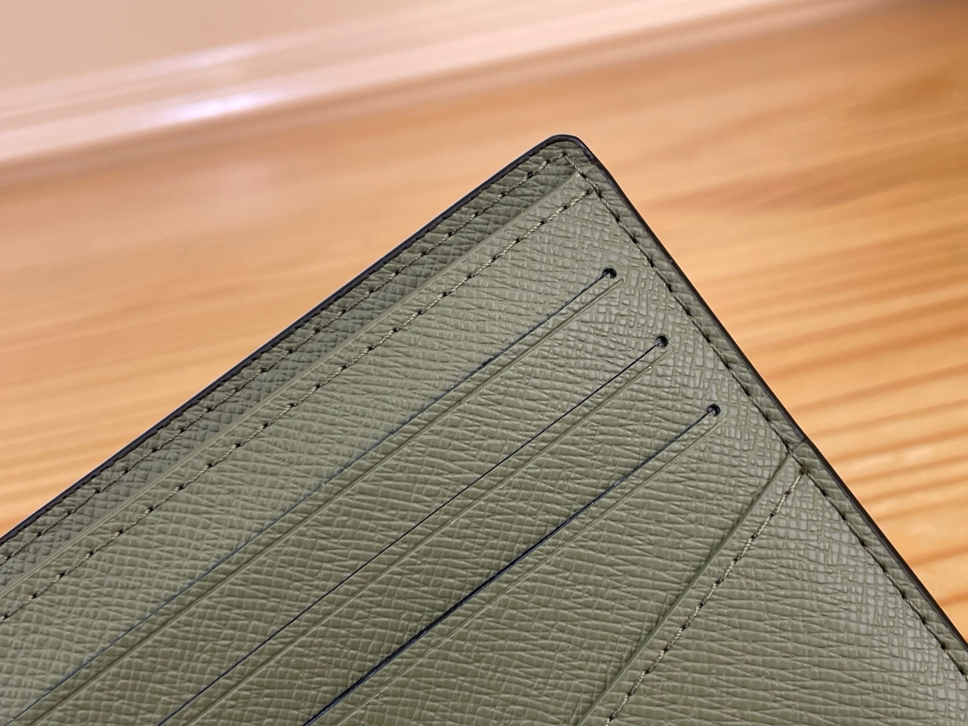 Кошелёк мужской Louis Vuitton Slender чёрно-зелёного цвета