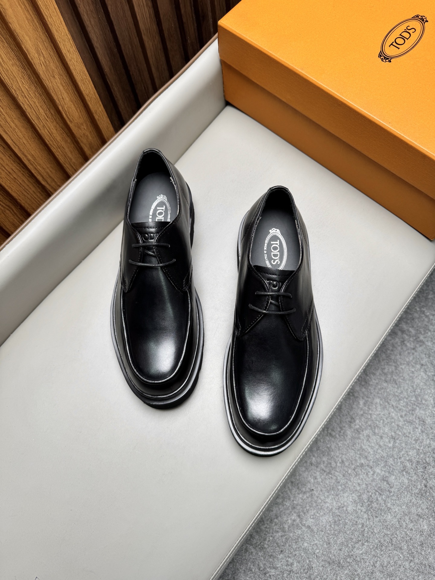 Туфли мужские в стиле Tod’s черного цвета на массивной подошве