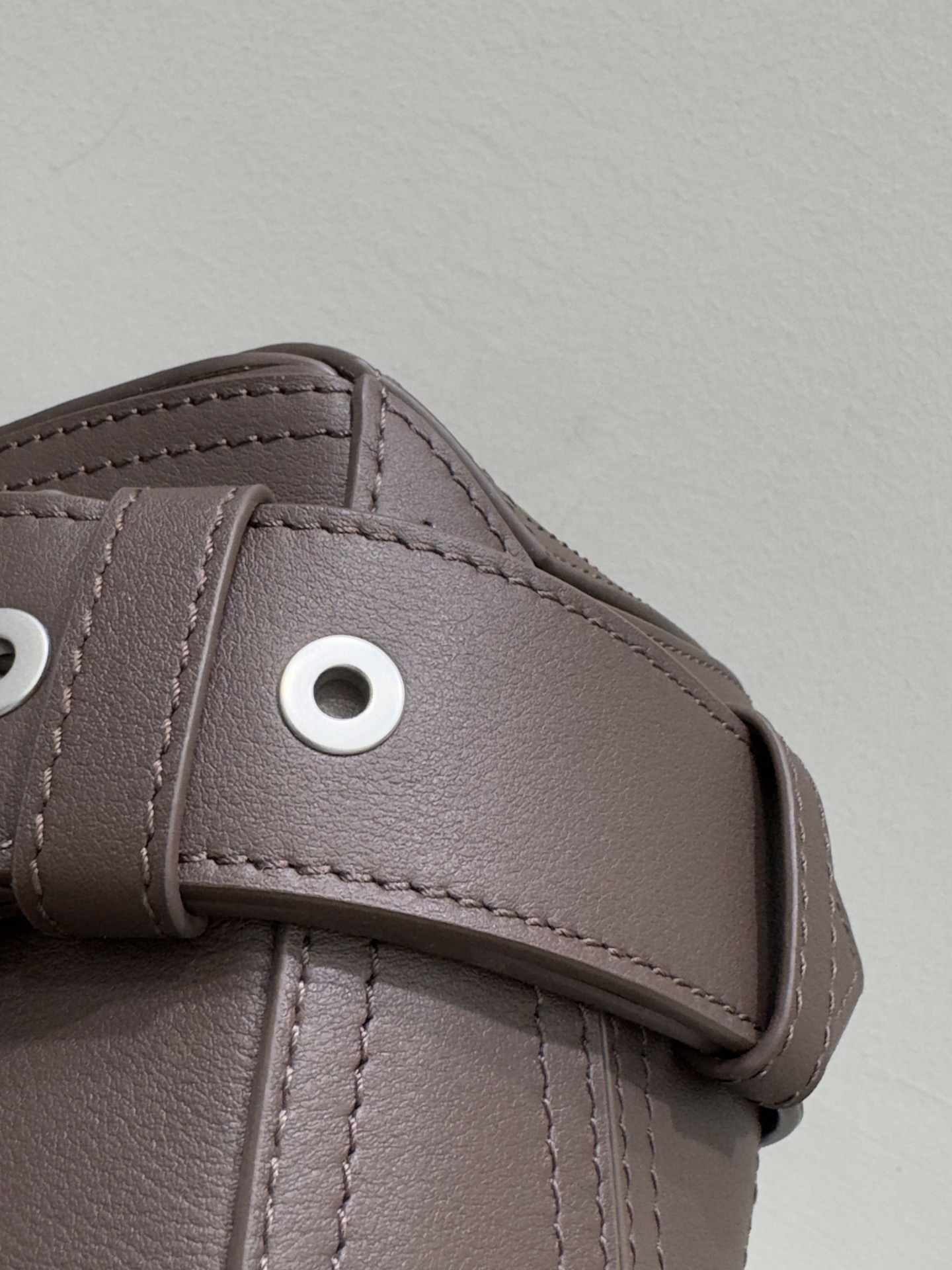 Сумка женская в стиле Loewe Biker Puzzle коричневого цвета