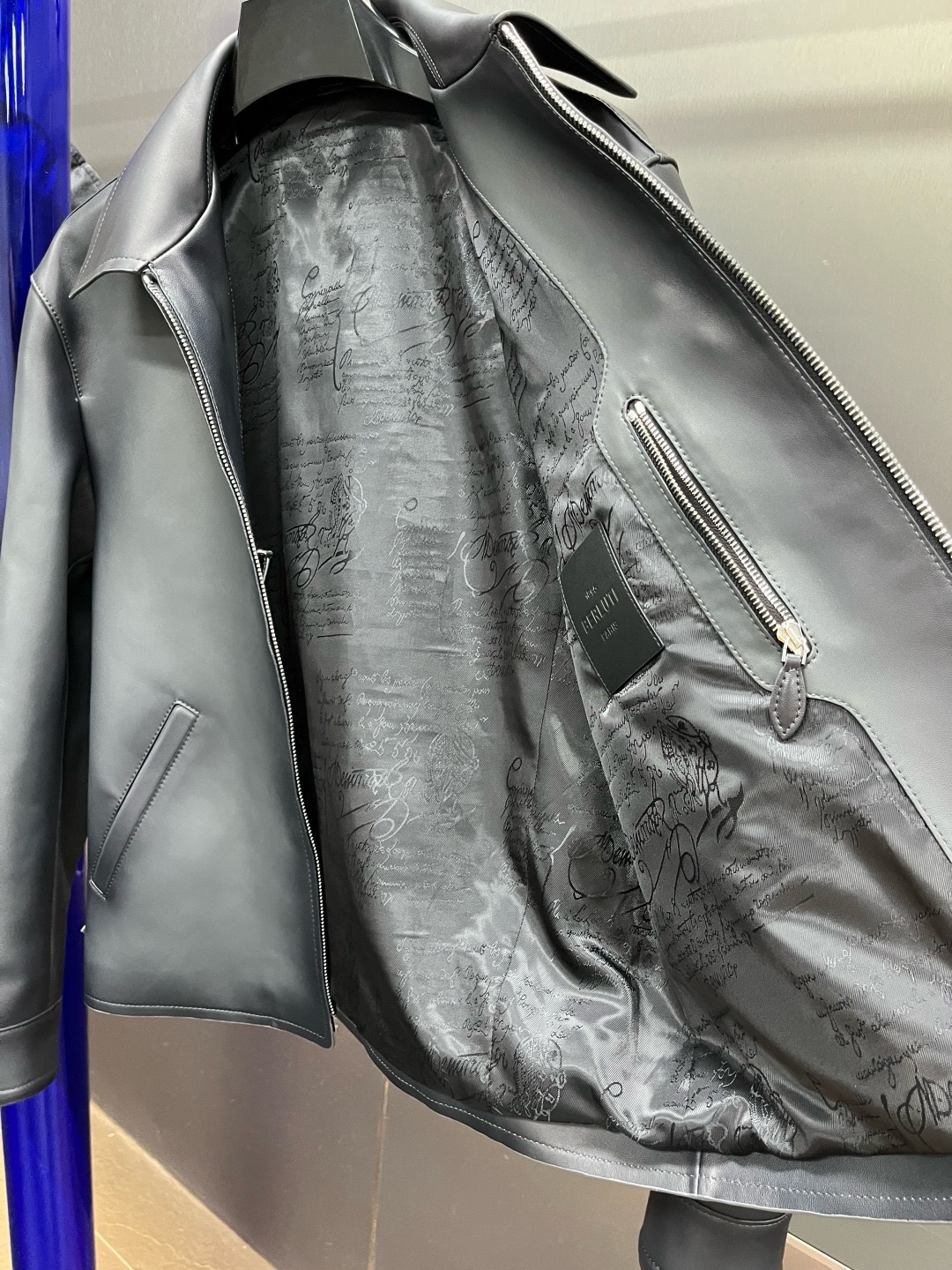 Куртка мужская Berluti серого цвета с отложным воротником