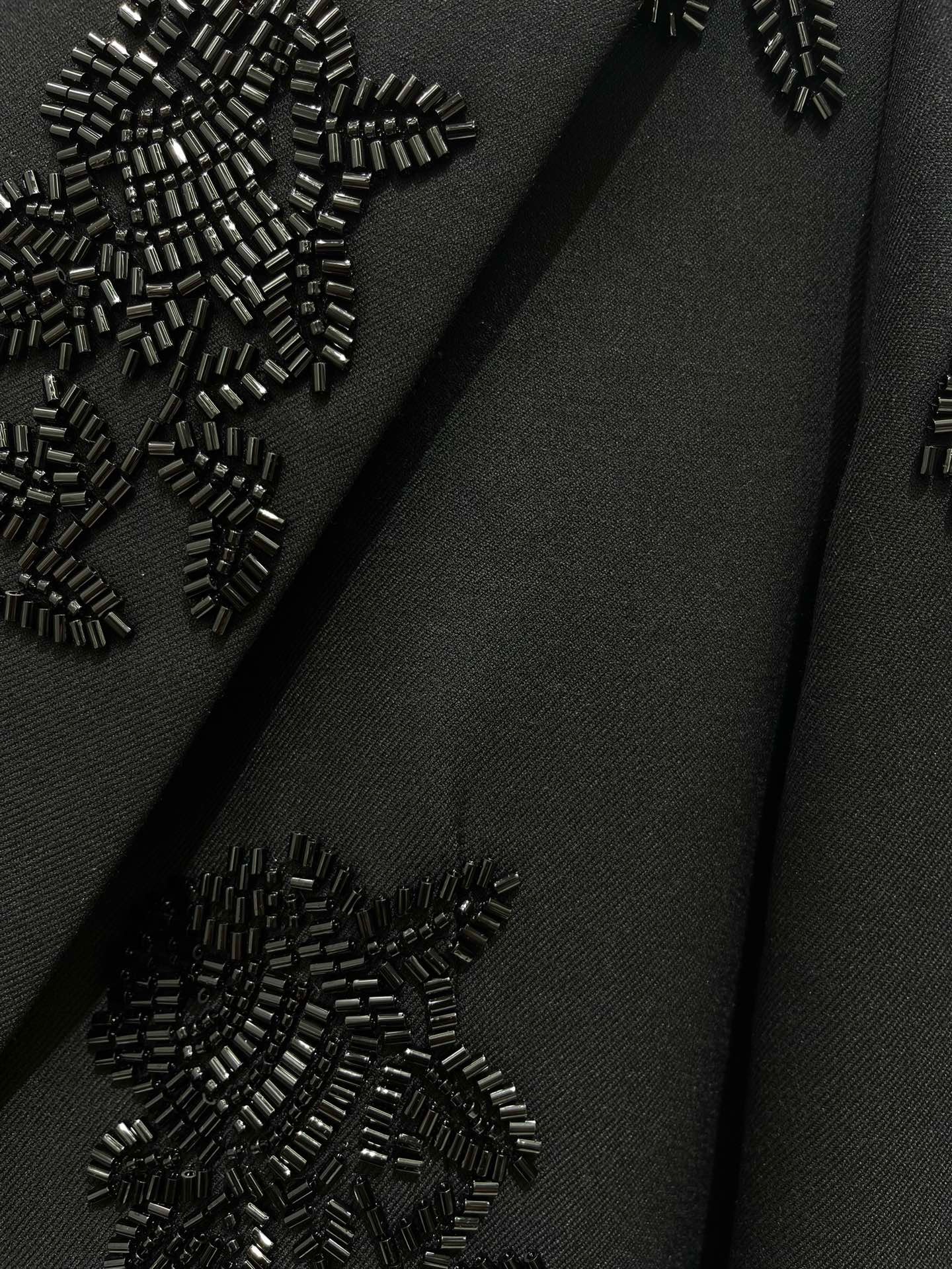 Костюм женский Saint Laurent чёрного цвета