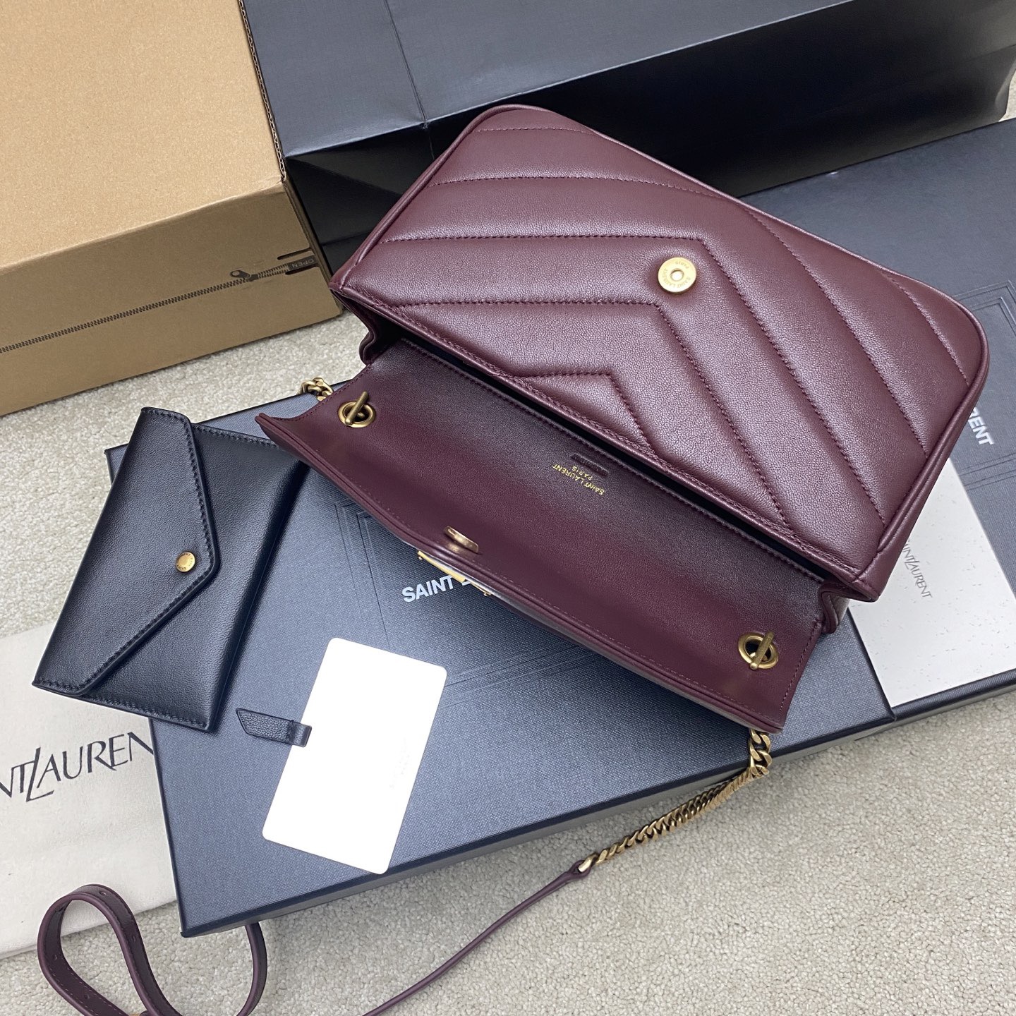 Сумка женская Saint Laurent LouLou бордового цвета