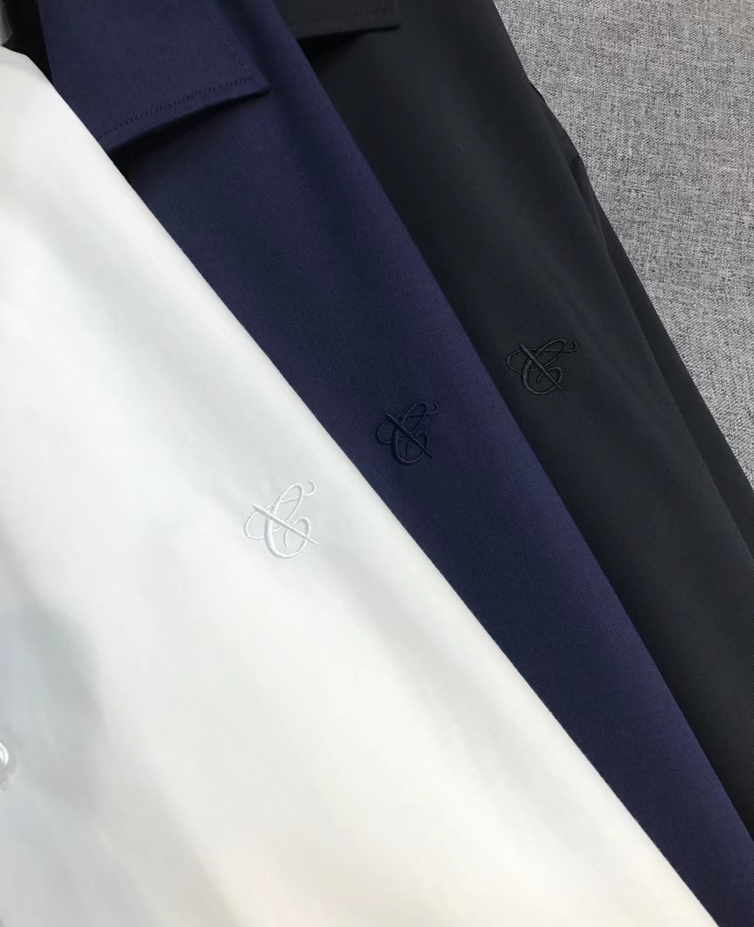 Рубашка мужская в стиле Canali с длинным рукавом белого цвета