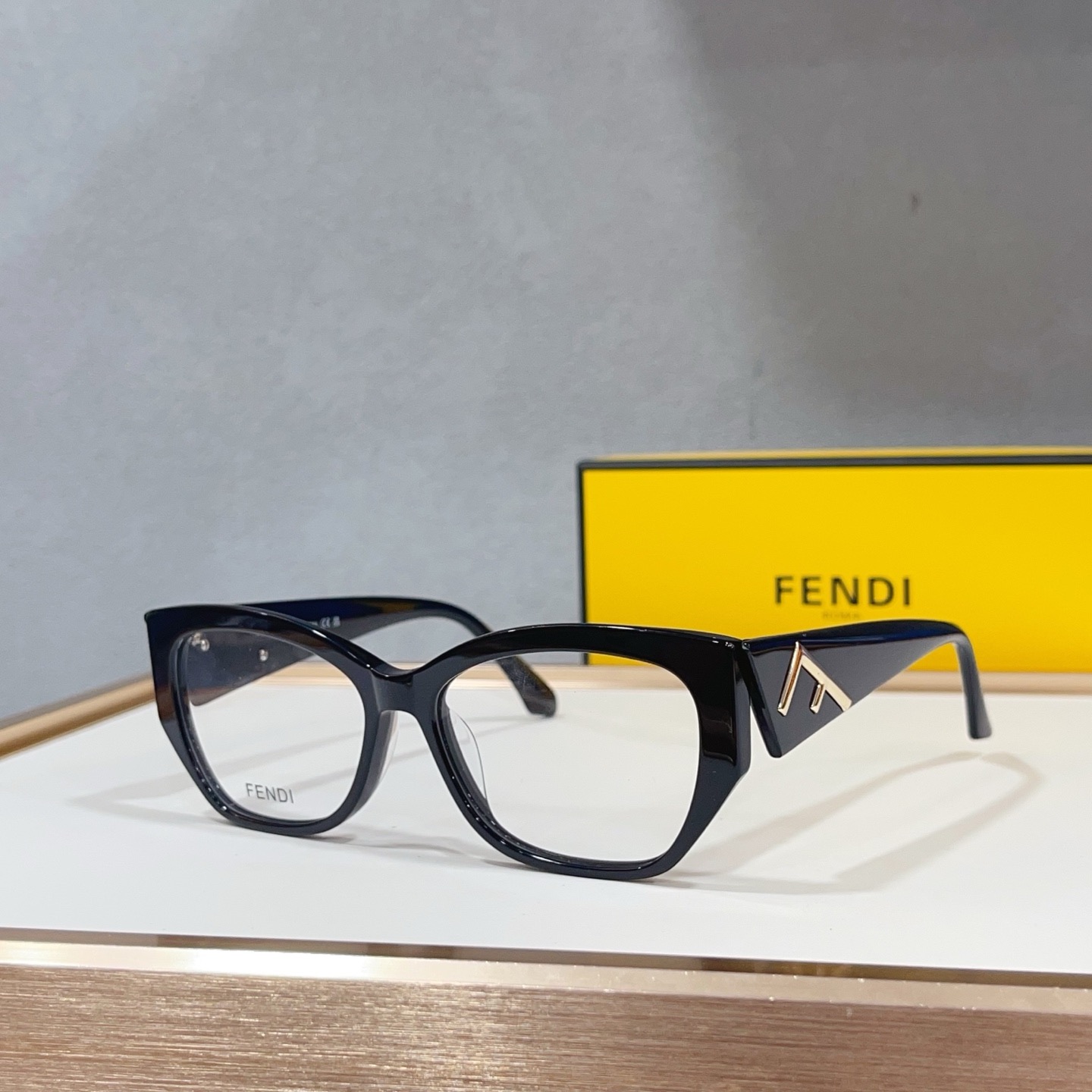 Оправа женская в стиле Fendi FE50063
