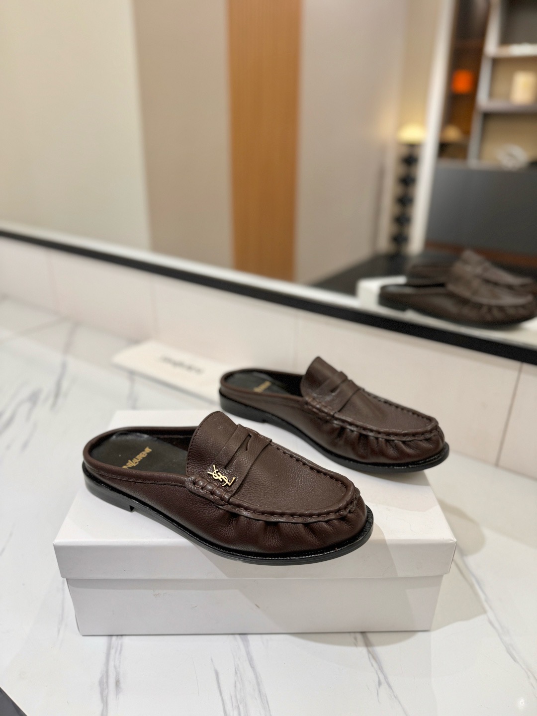 Лоферы-мюли Saint Laurent Le Loafer шоколадного цвета