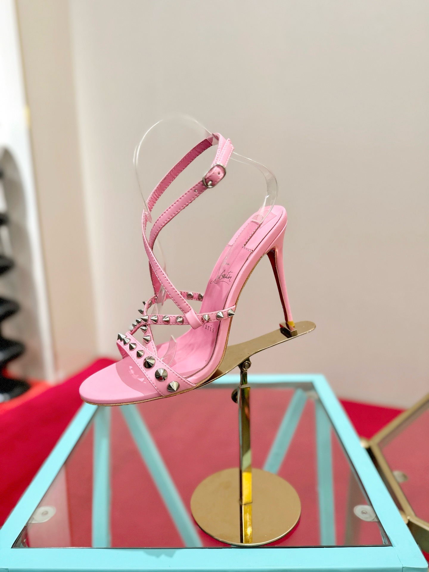 Босоножки женские в стиле Christian Louboutin So Kate розового цвета