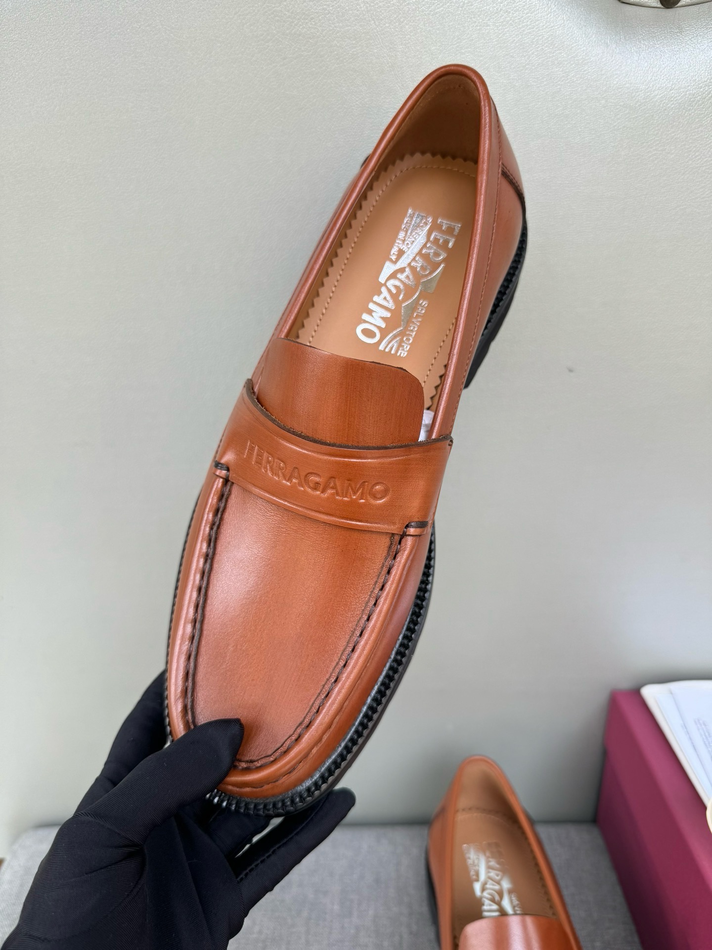 Лоферы мужские в стиле Salvatore Ferragamo из натуральной кожи коричневого цвета