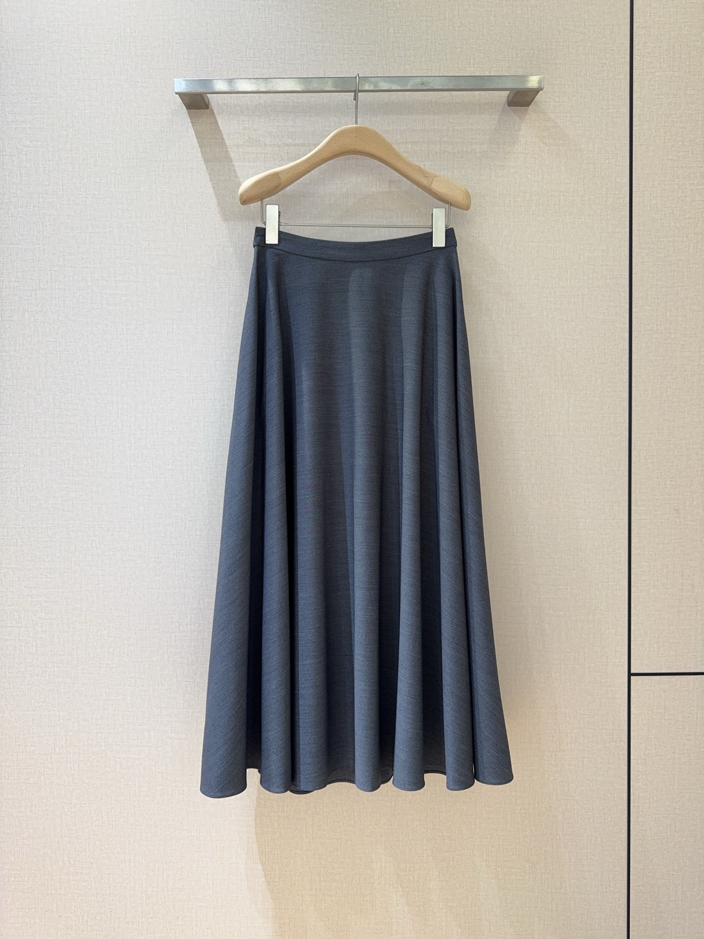 Юбка женская в стиле Self-Portrait  серого цвета миди расклёшенная