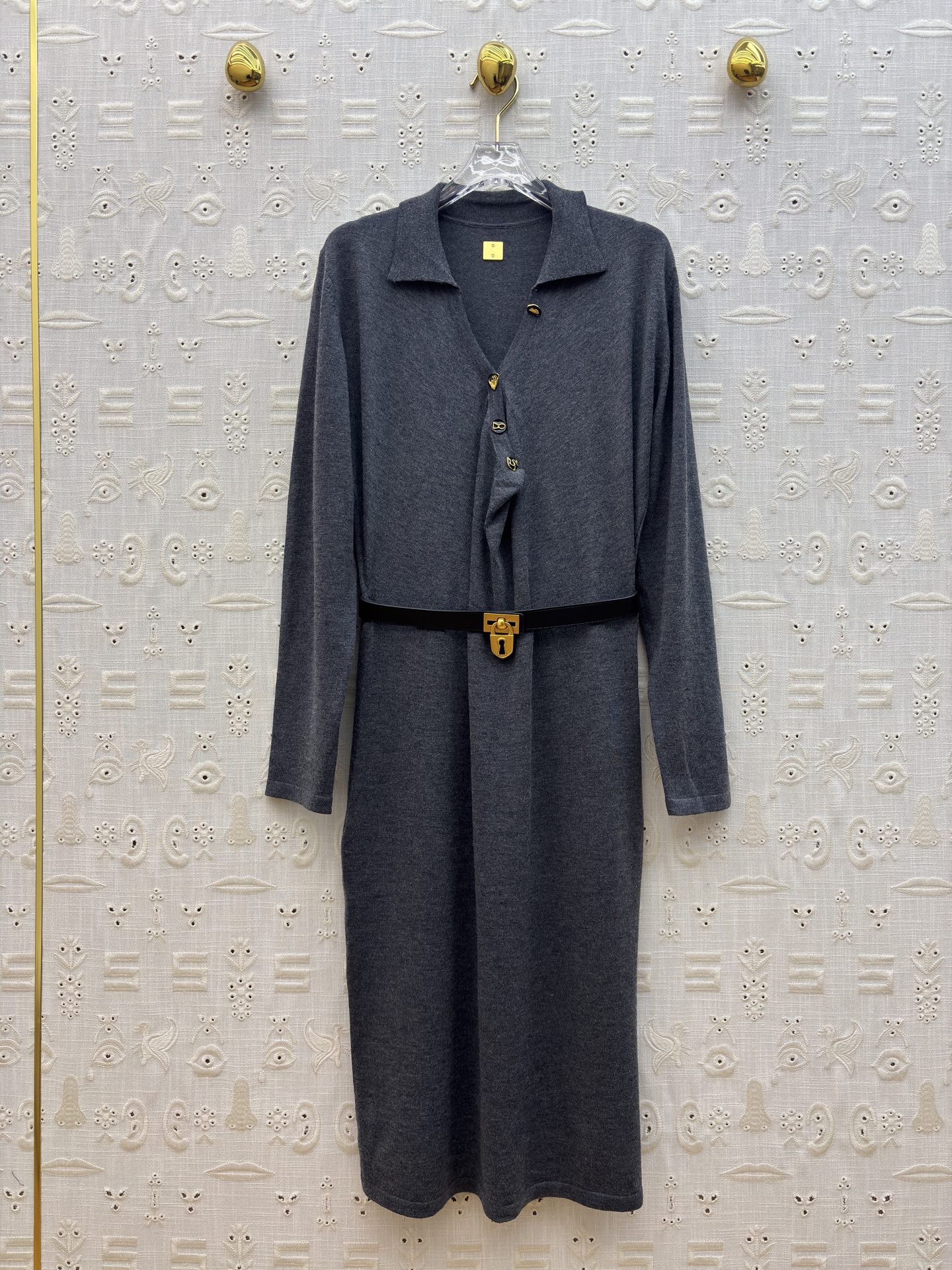 Платье женское Schiaparelli с асимметричной застёжкой и поясом серого цвета