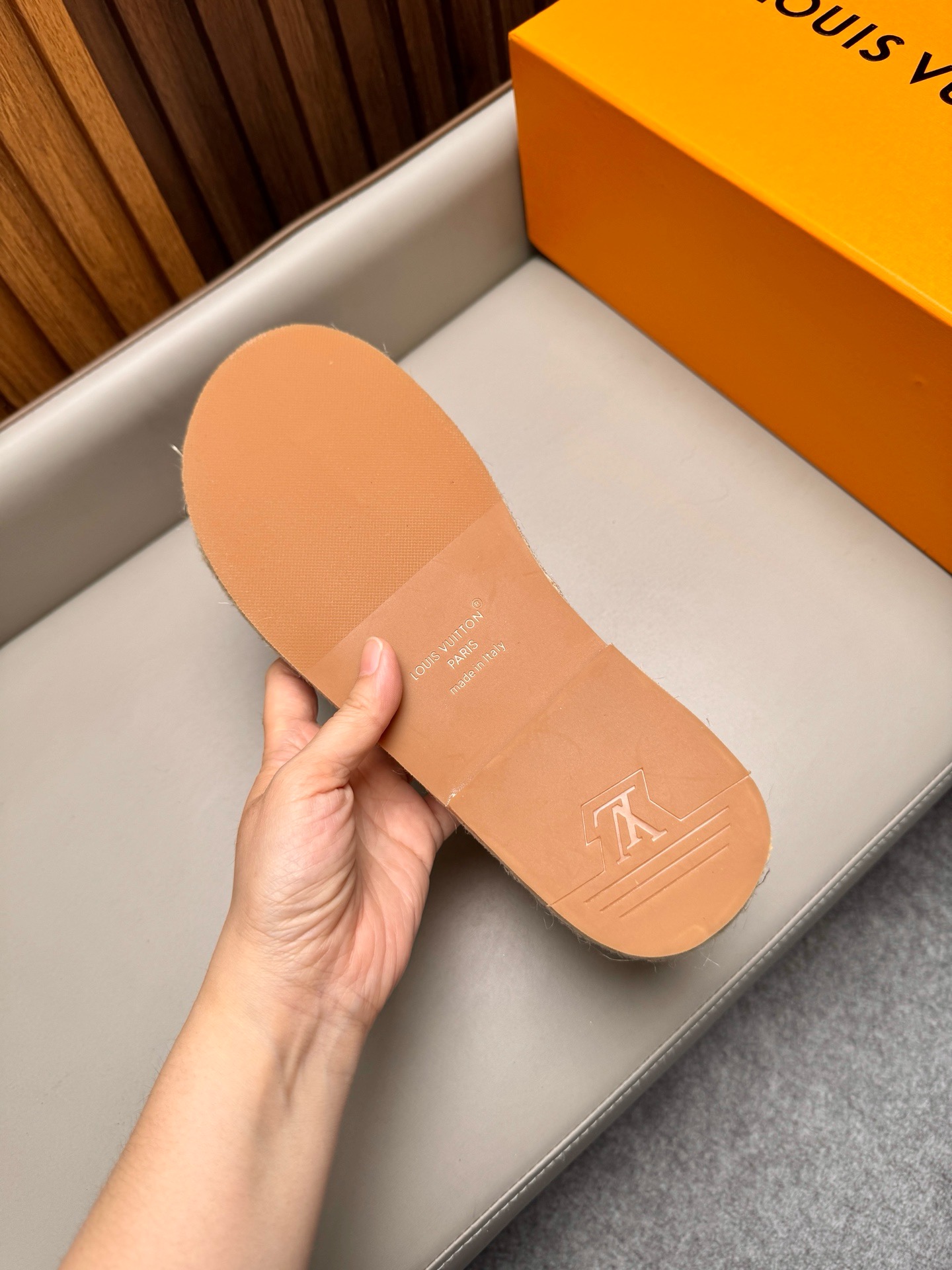 Шлёпанцы мужские в стиле Louis Vuitton из натуральной замши синего цвета