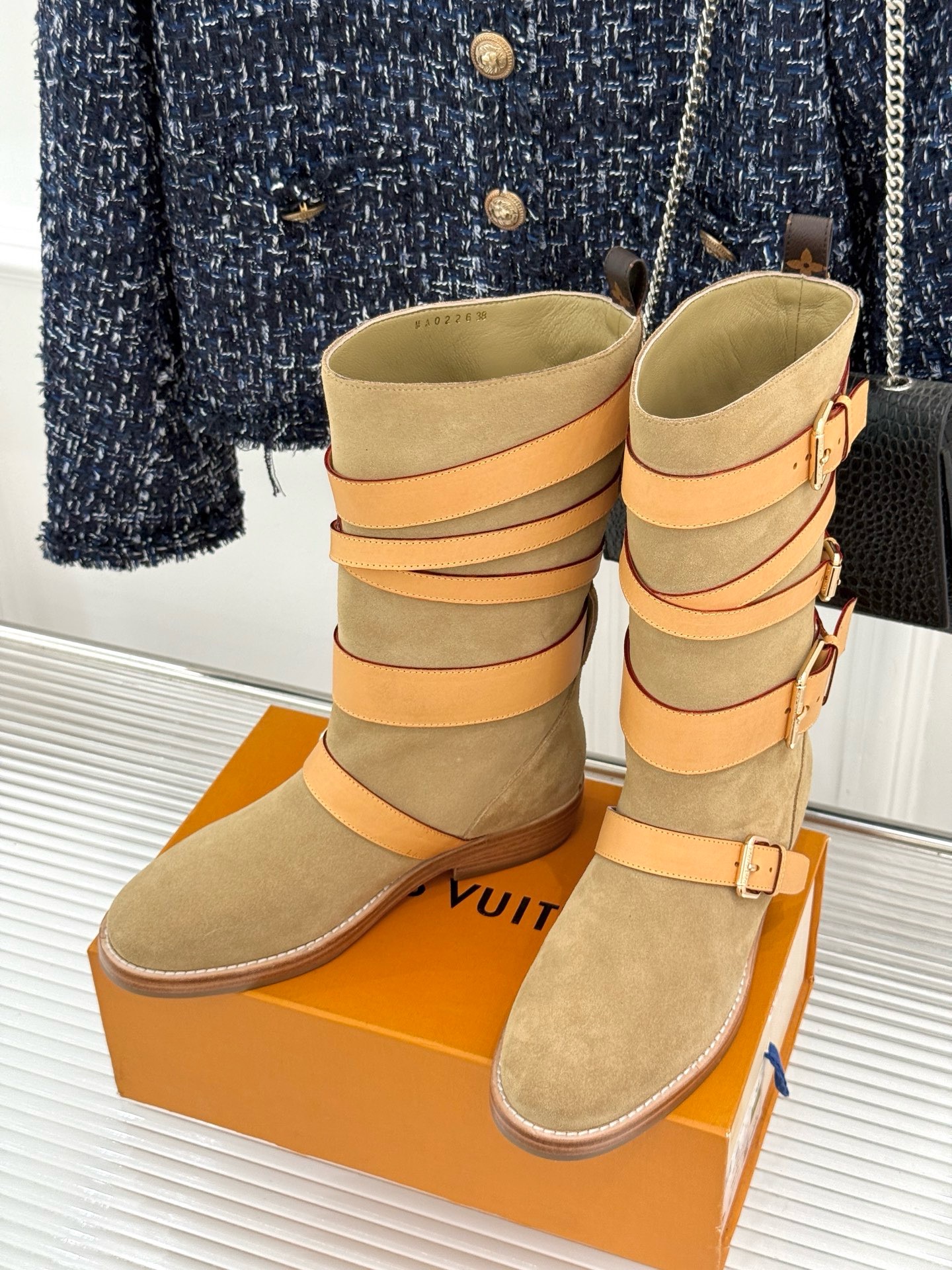 Сапоги женские Louis Vuitton Amiral Flat Boot бежевого цвета