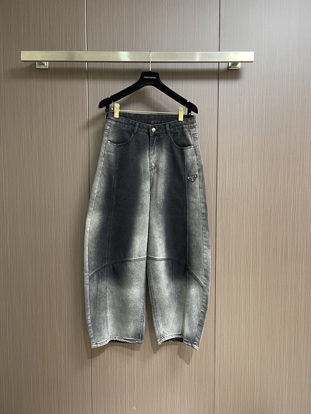 Джинсы мужские в стиле Prada градиентные серо-чёрного цвета прямого кроя