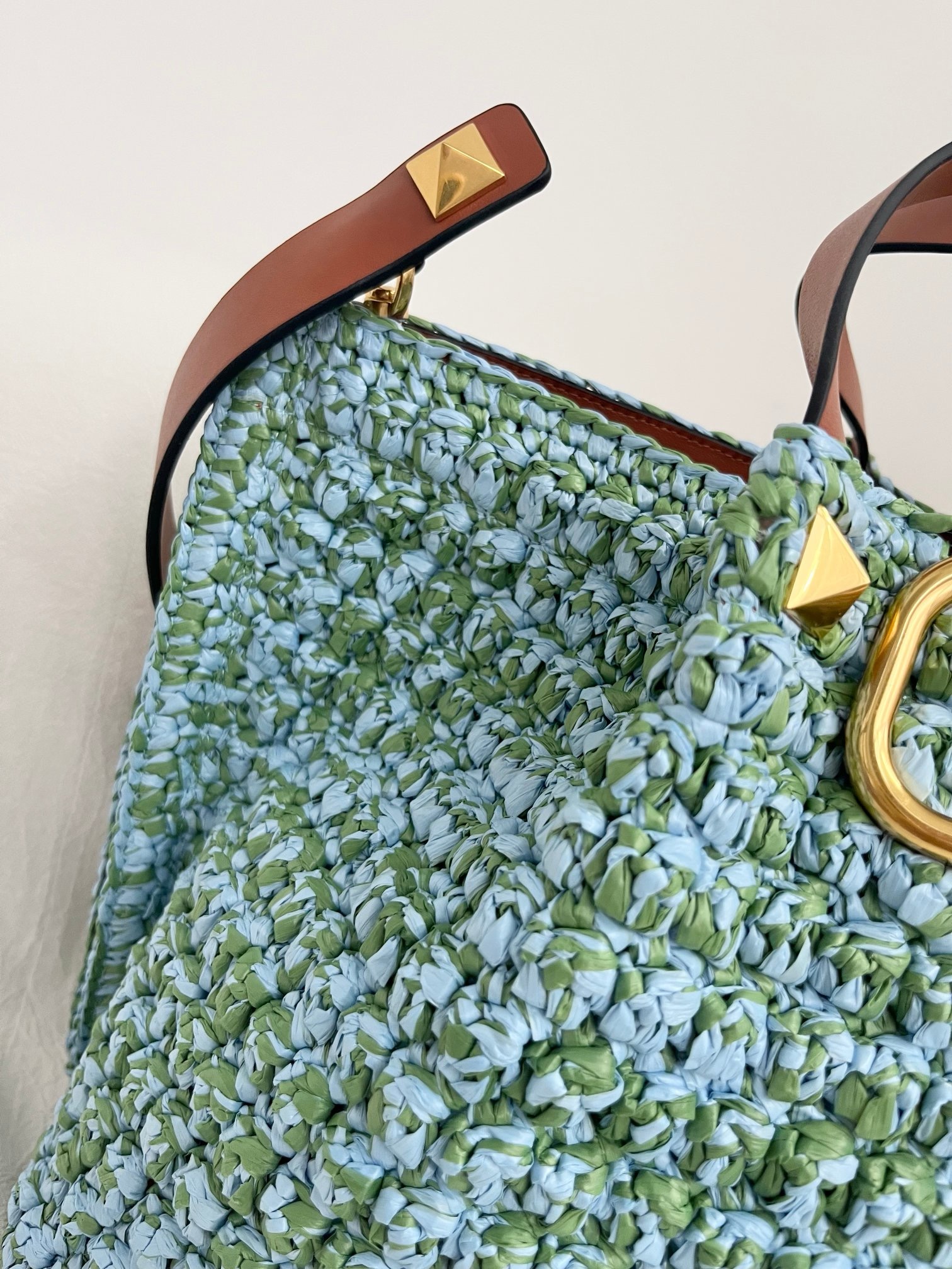 Сумка женская в стиле Valentino VLogo зелёного цвета (35 см)