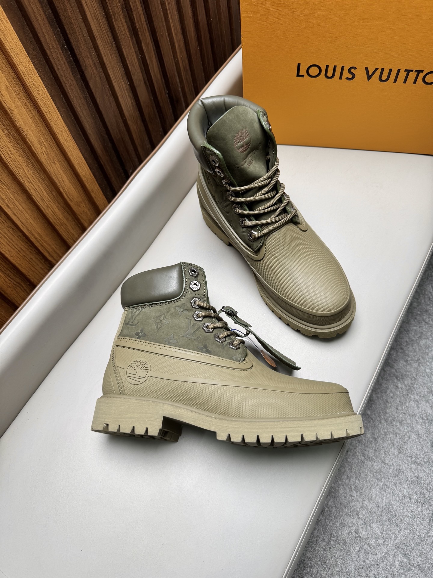 Ботинки мужские Louis Vuitton LV Remix Combat Boot цвета хаки
