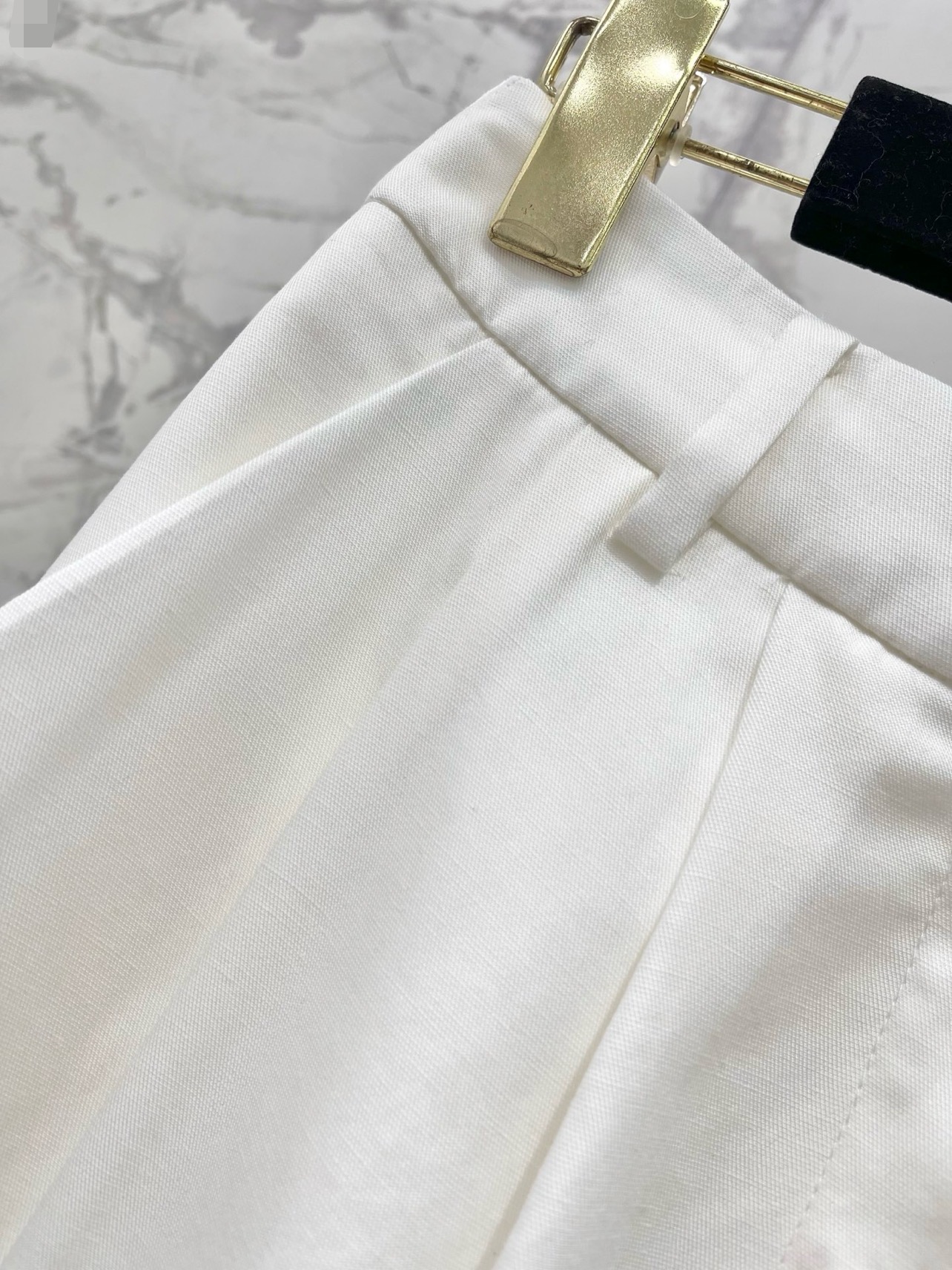 Брюки женские в стиле Chanel молочного цвета широкого кроя