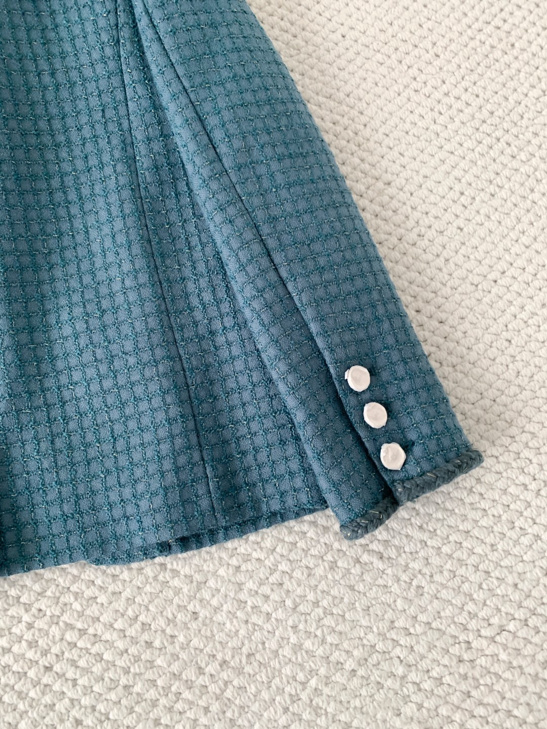 Жакет женский в стиле Chanel из фактурной ткани павлиньего зелёного цвета