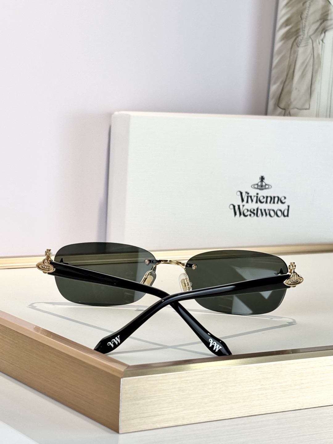 Очки солнцезащитные женские в стиле Vivienne Westwood