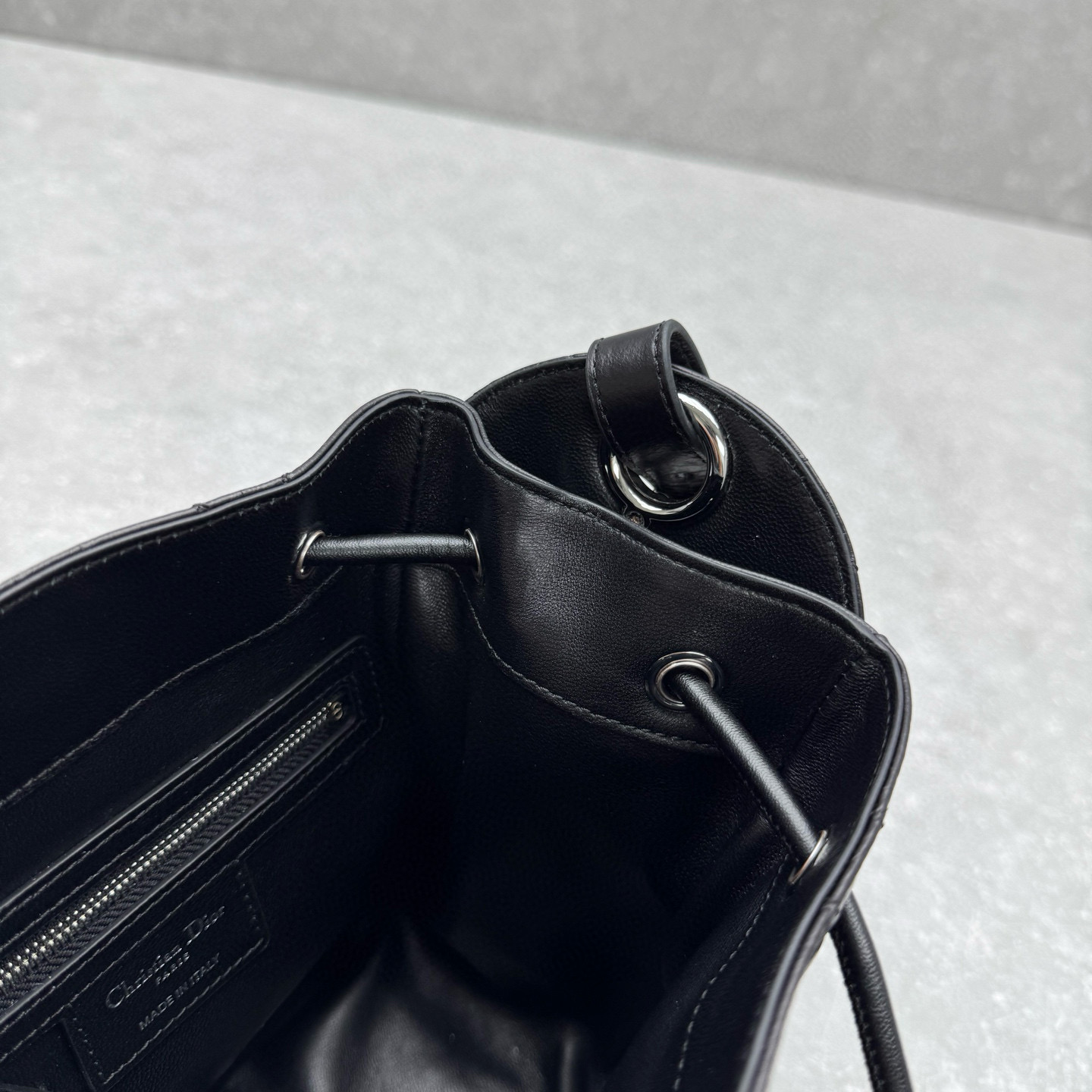 Сумка женская в стиле Dior D-Motion из натуральной кожи чёрного цвета с канвойным тиснением