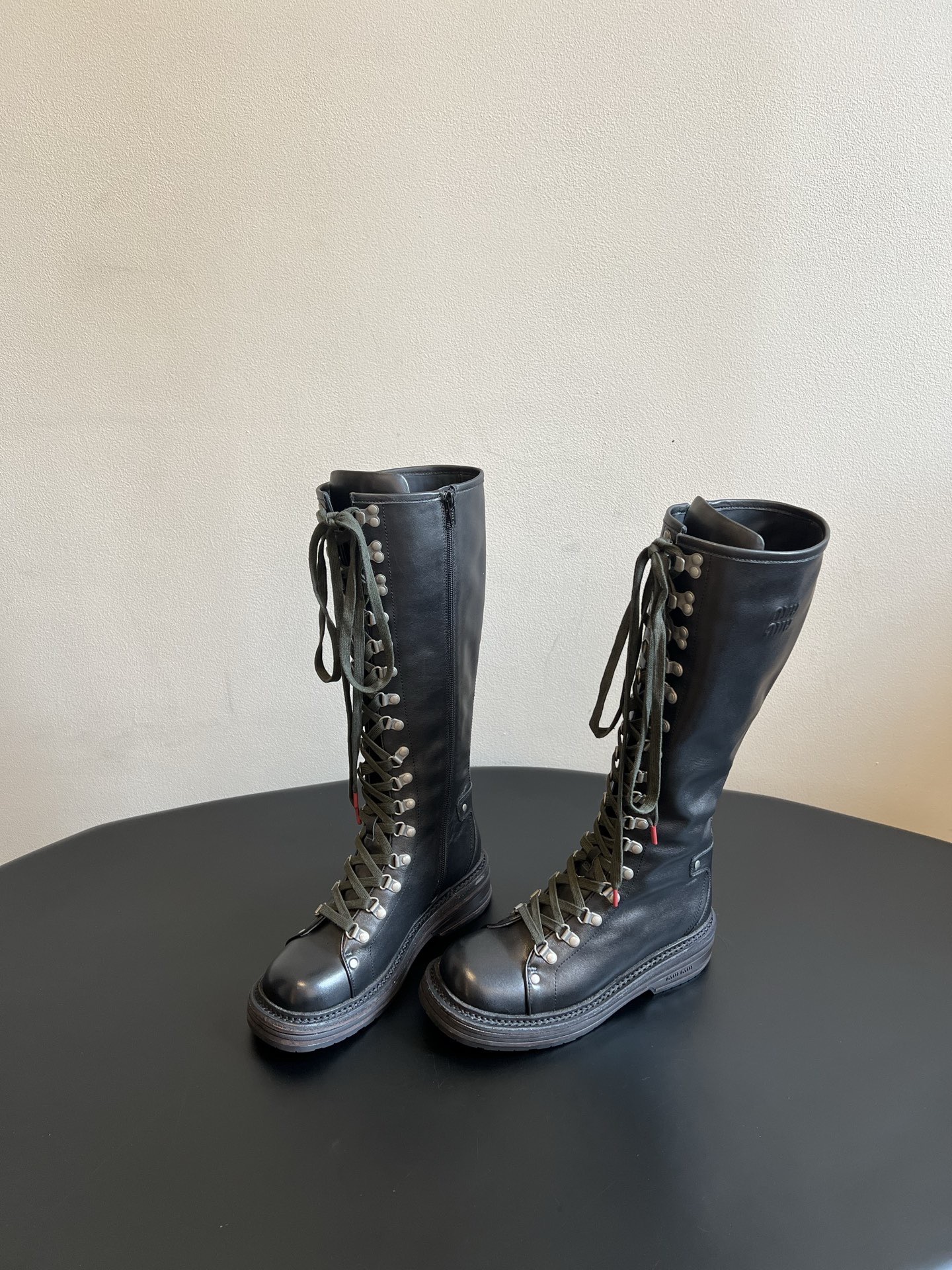 Сапоги женские Miu Miu Leather Boots черного цвета