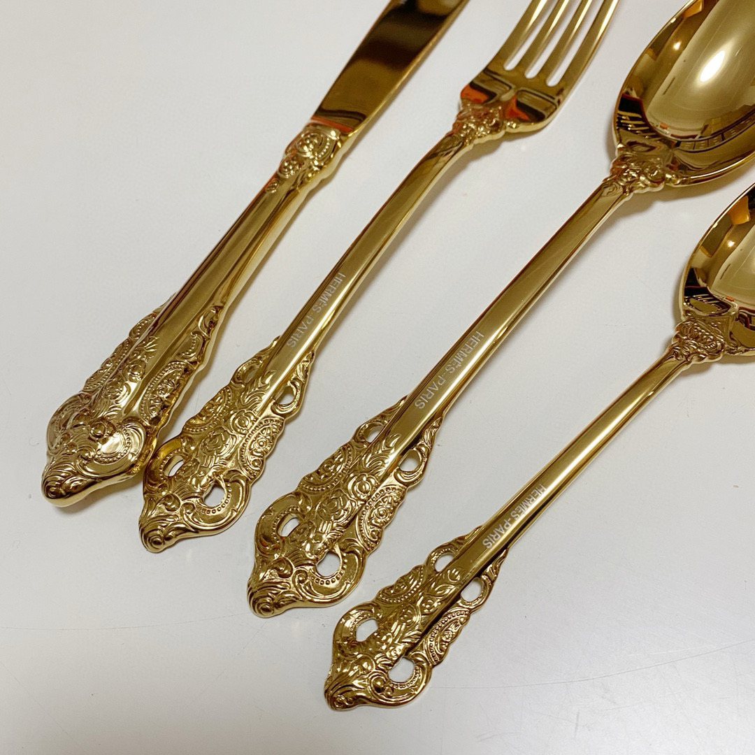 Набор столовых приборов в стиле Hermès  с декоративными ручками в подарочном кейсе (24 предмета) золотого цвета