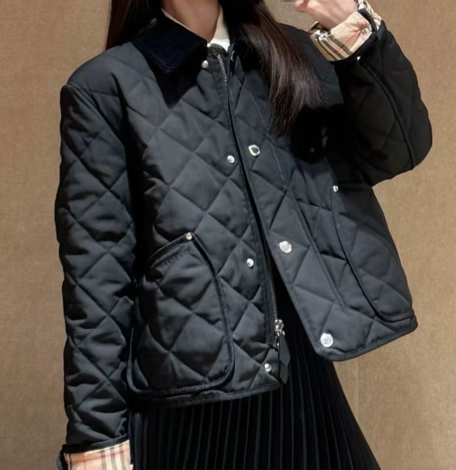 Куртка женская в стиле Burberry укороченная чёрного цвета с вельветовым воротником