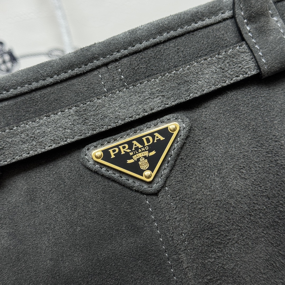 Сумка женская в стиле Prada серого цвета (42×30×12 см)