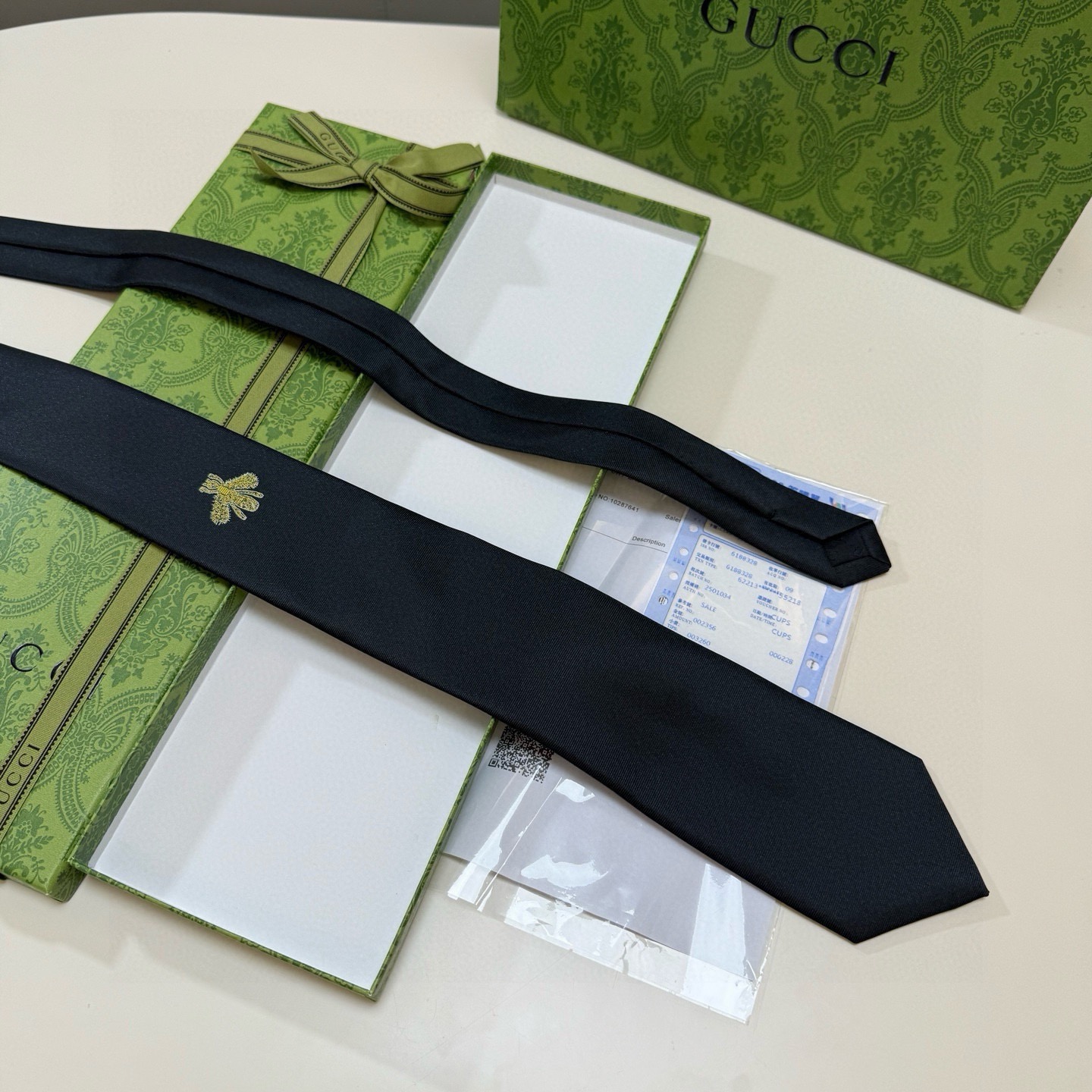 Галстук мужской в стиле Gucci синего цвета с вышивкой пчелы