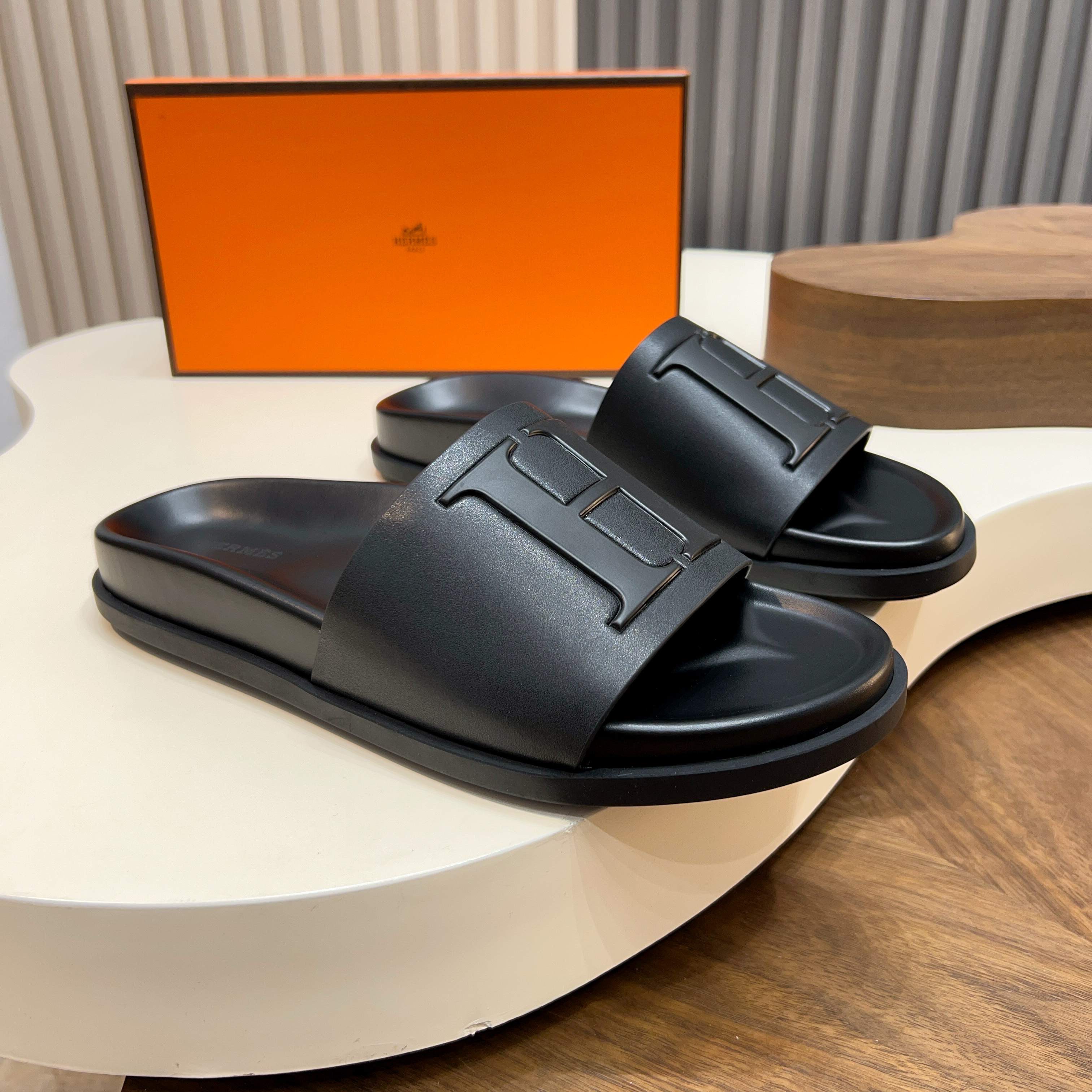 Шлёпанцы мужские в стиле Hermès Oran чёрного цвета