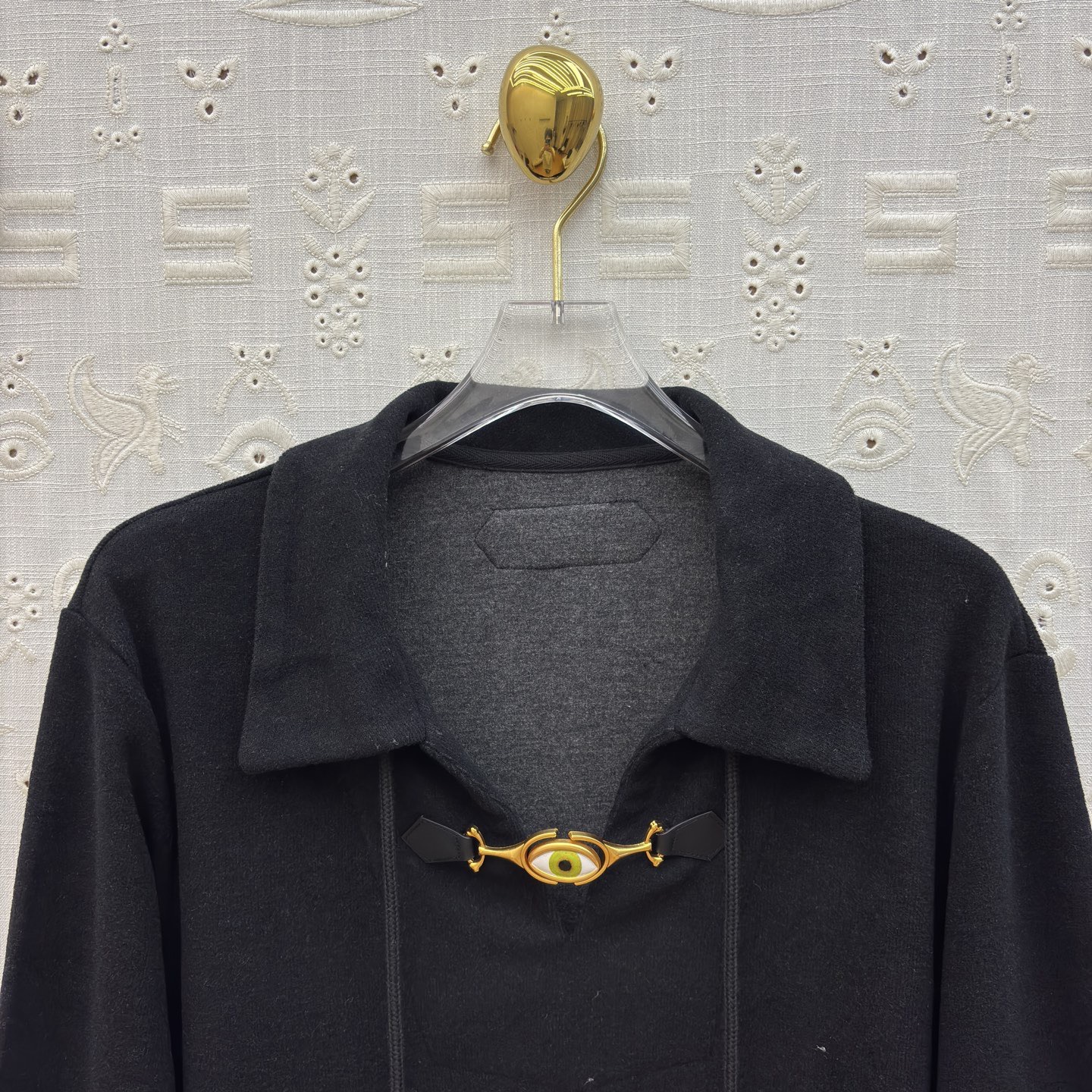 Платье женское Schiaparelli с декоративной застёжкой «глаз» чёрного цвета