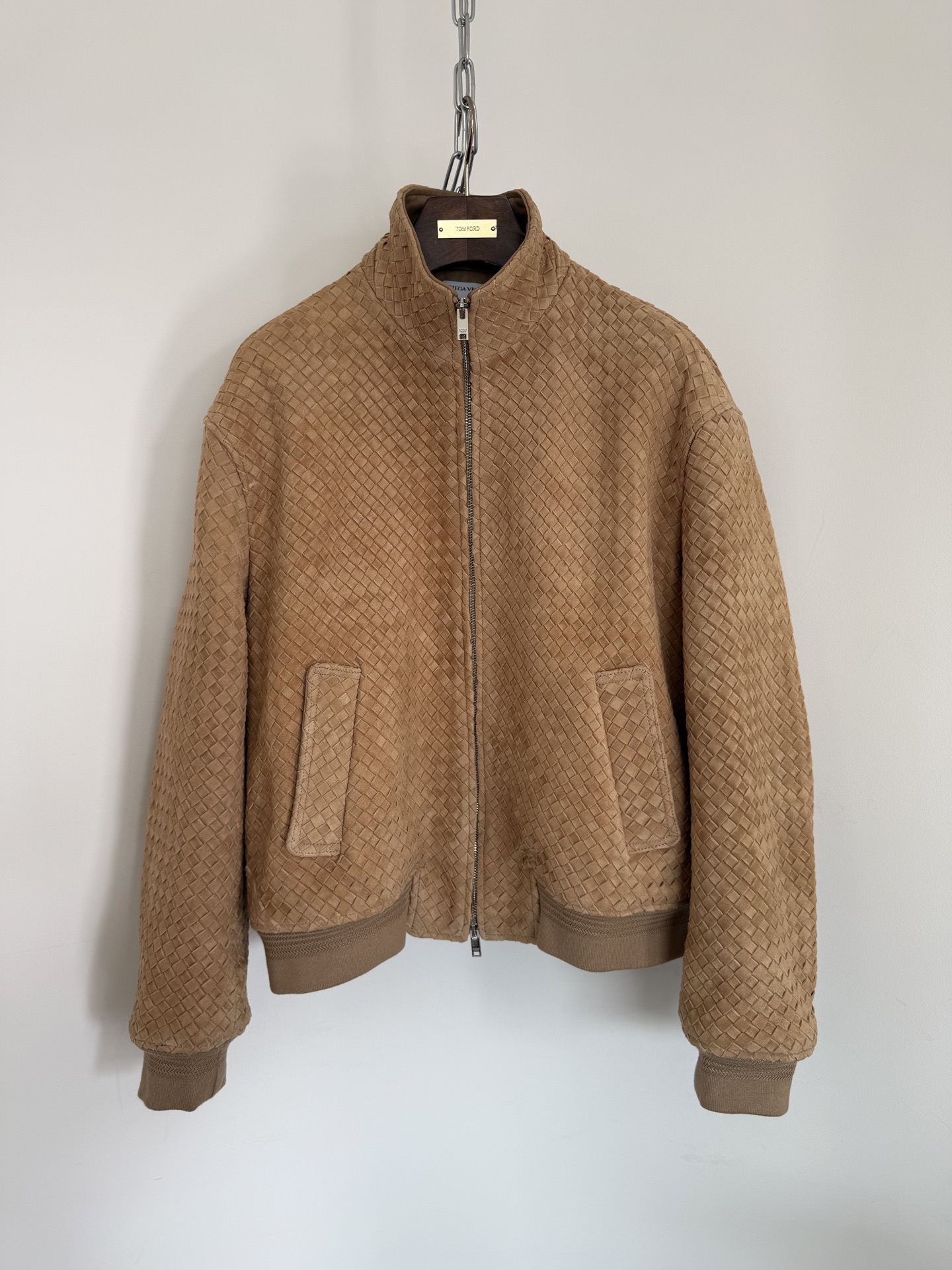 Куртка мужская в стиле Bottega Veneta  цвета кэмел с плетением Intrecciato