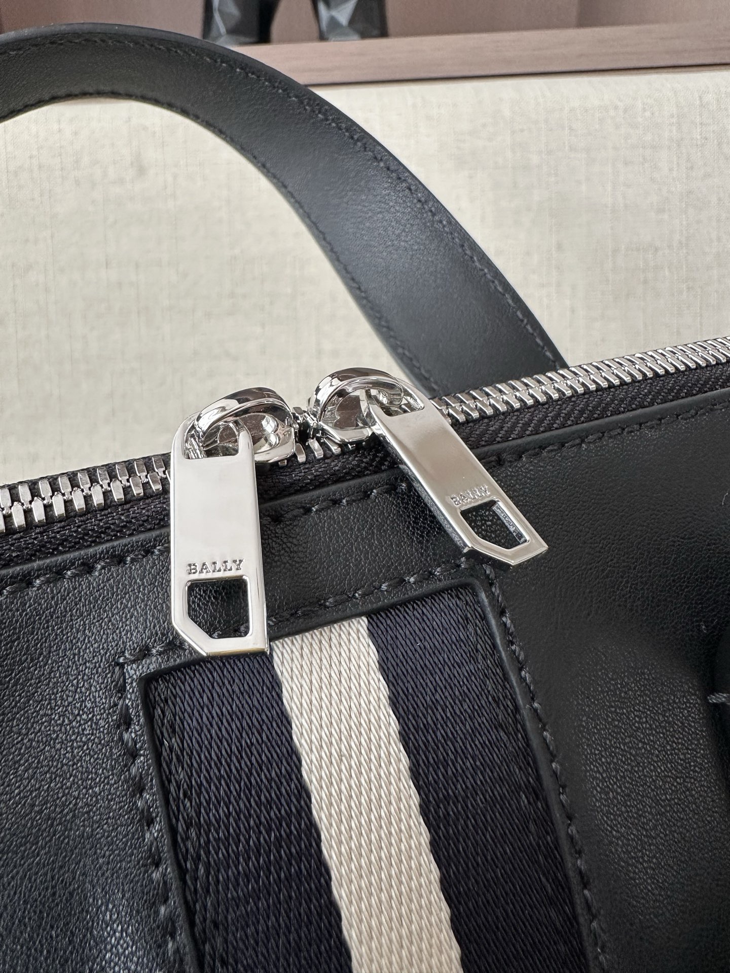 Сумка мужская для документов в стиле Bally из натуральной кожи