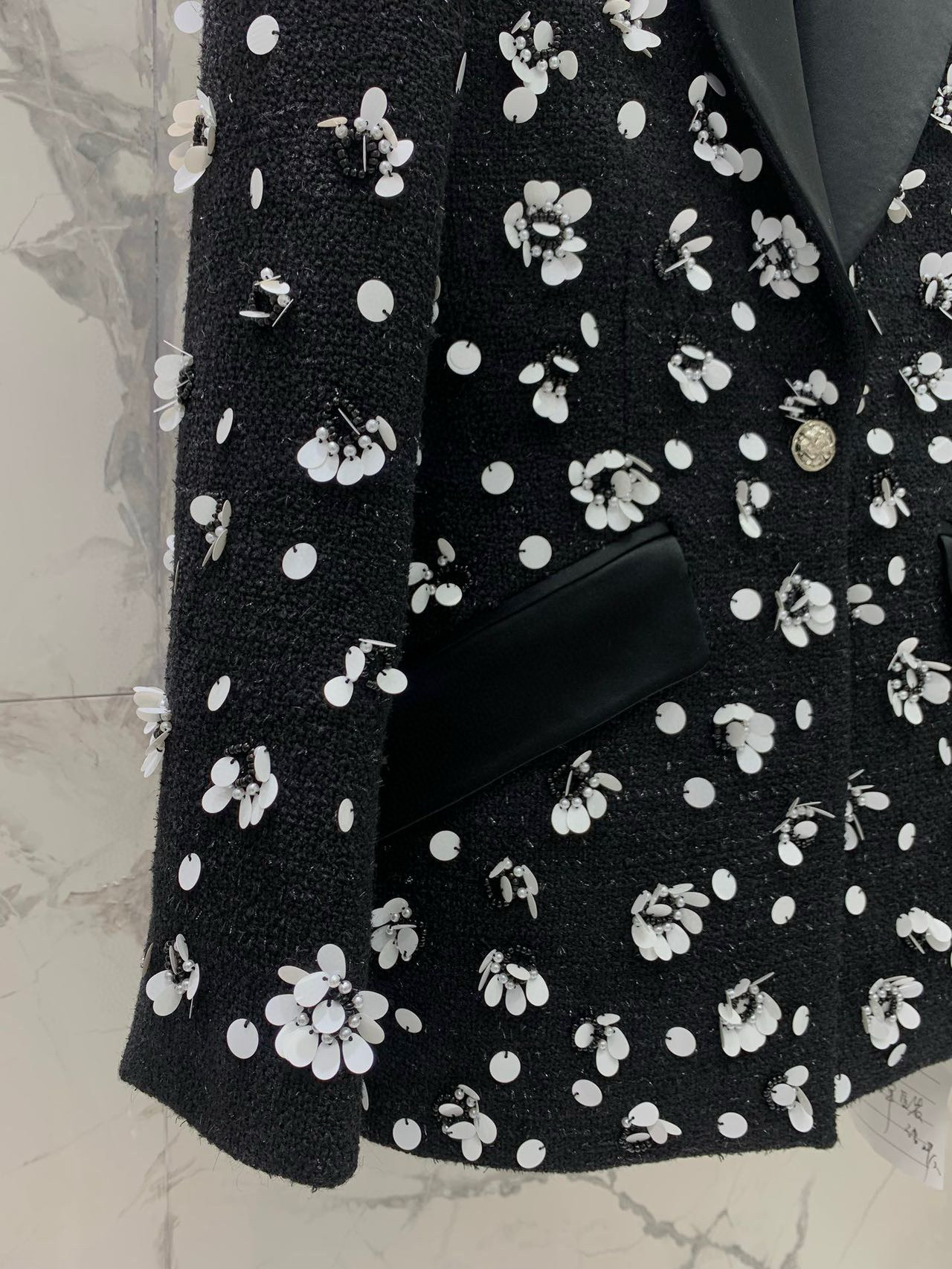 Жакет женский в стиле Chanel из фактурного твида с объёмным цветочным узором