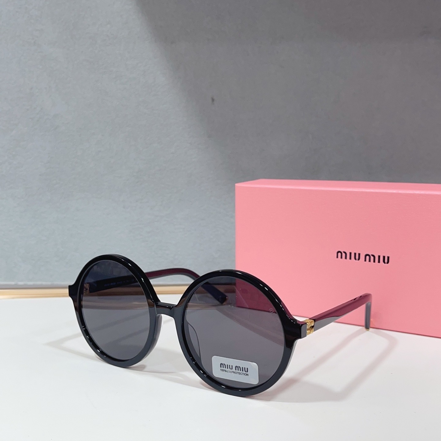 Очки солнцезащитные женские в стиле Miu Miu круглой формы