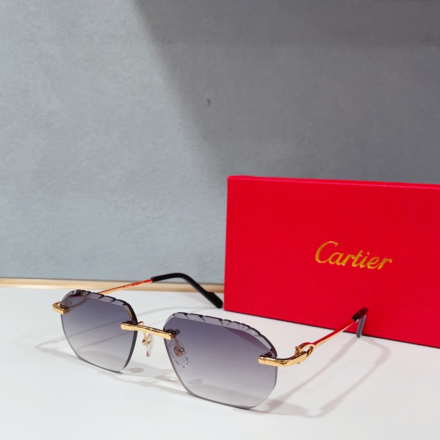 Очки солнцезащитные женские в стиле Cartier