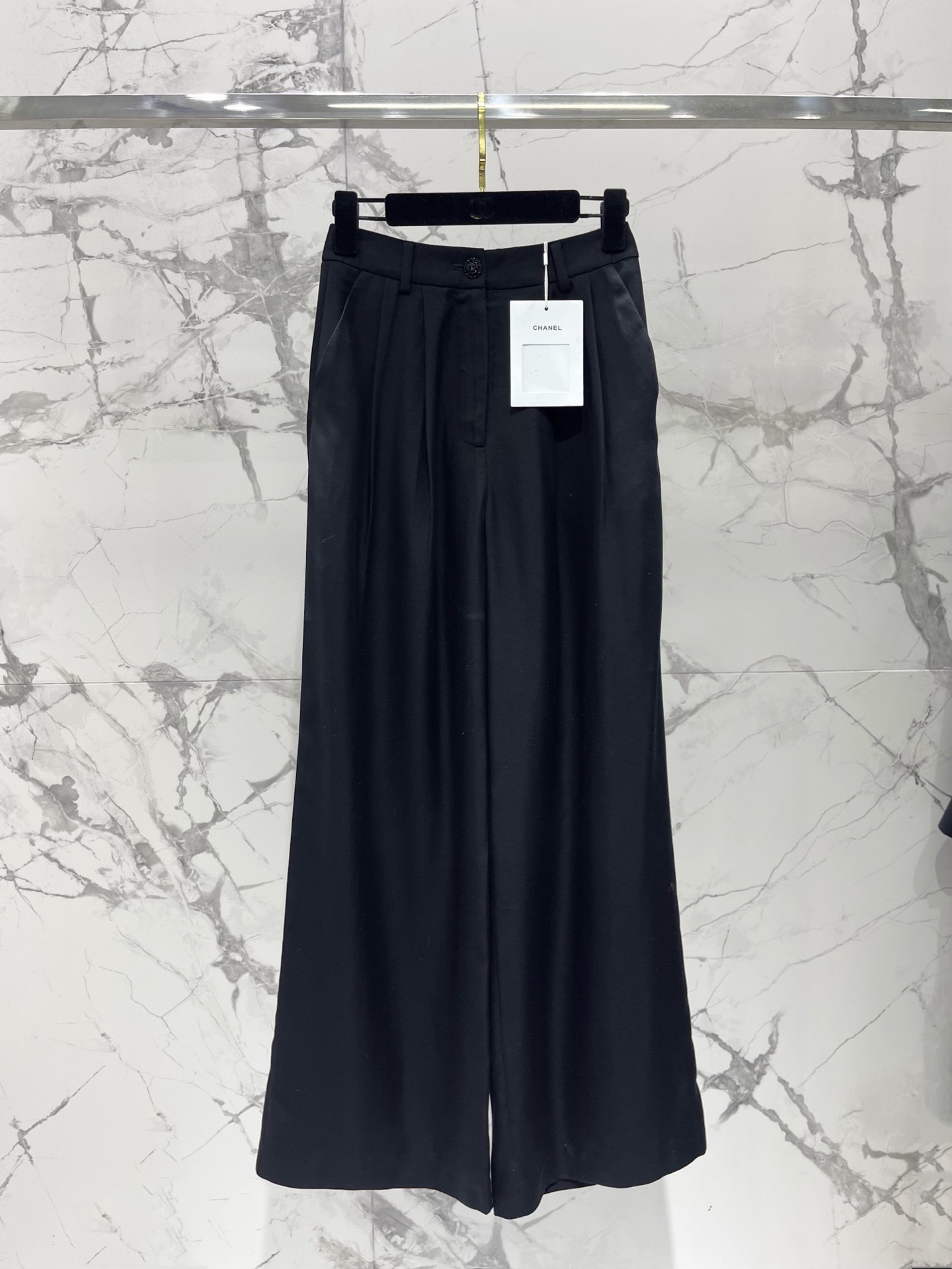 Брюки женские в стиле Chanel чёрного цвета широкого кроя