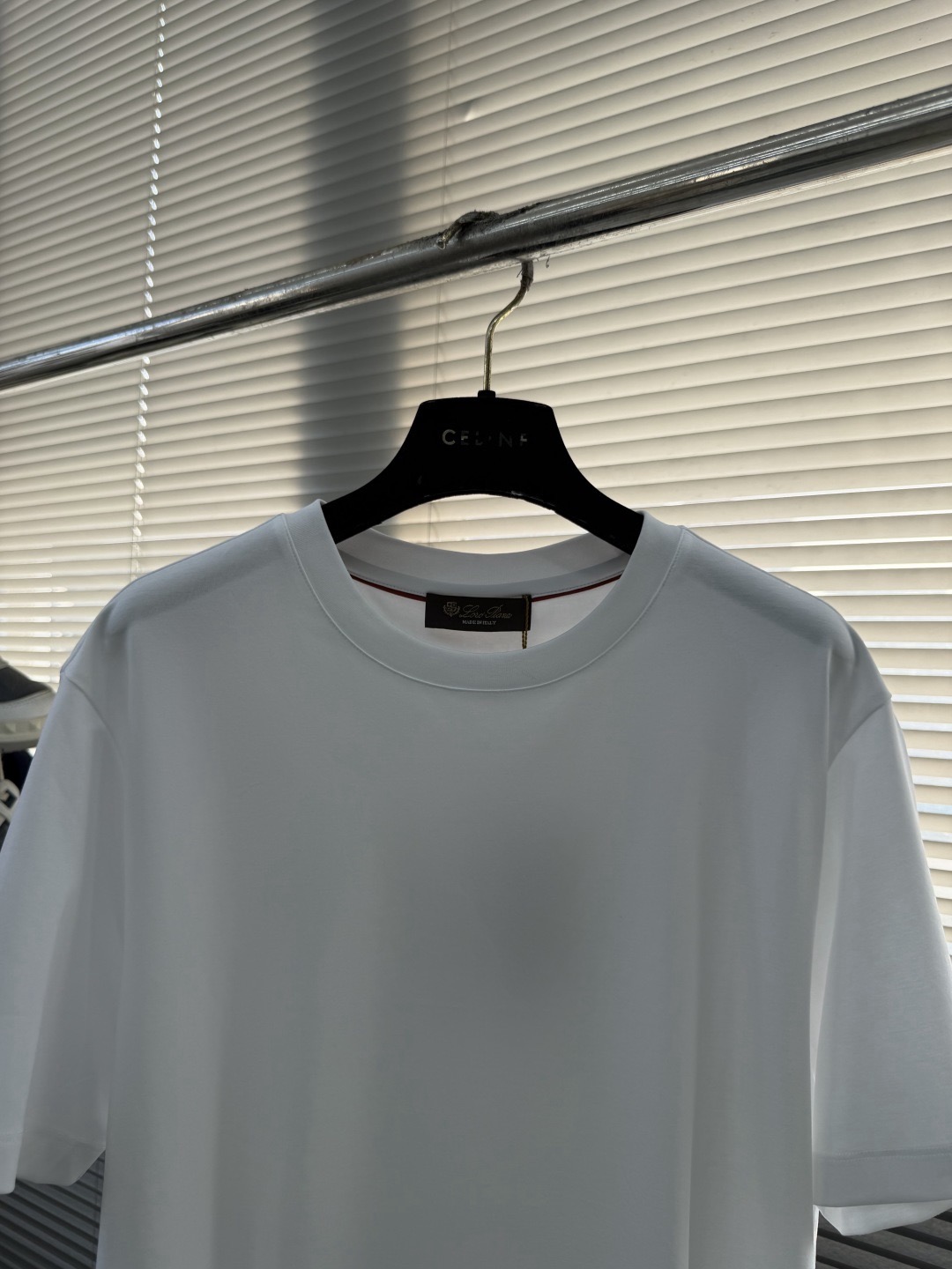 Футболка мужская в стиле Loro Piana  с логотипом белого цвета