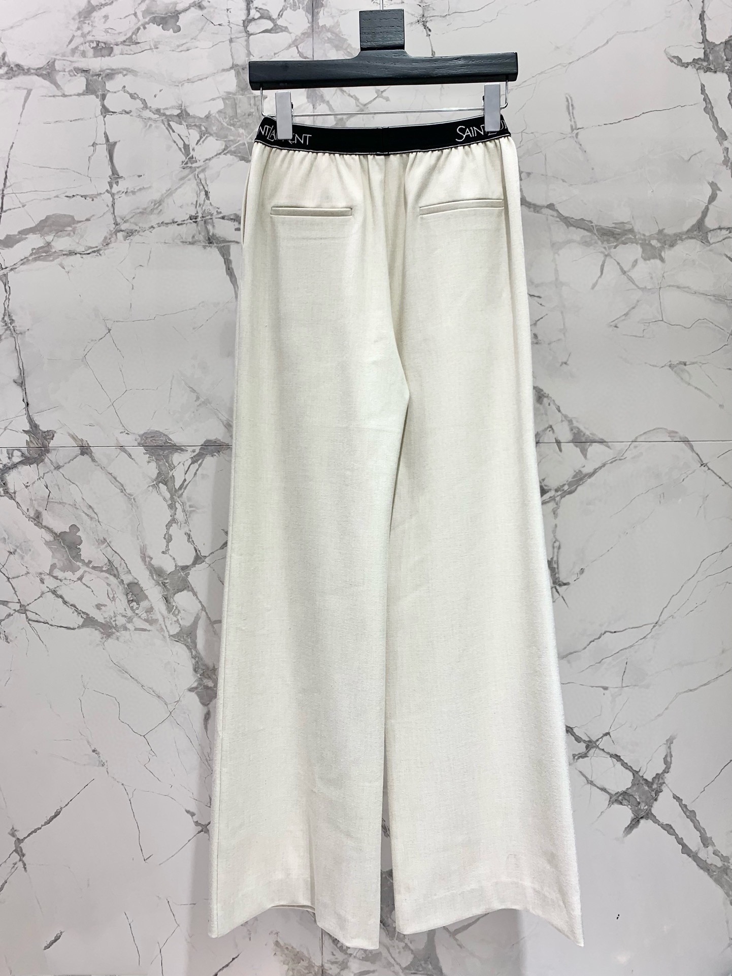Брюки женские в стиле Saint Laurent молочного цвета с логотипом на поясе