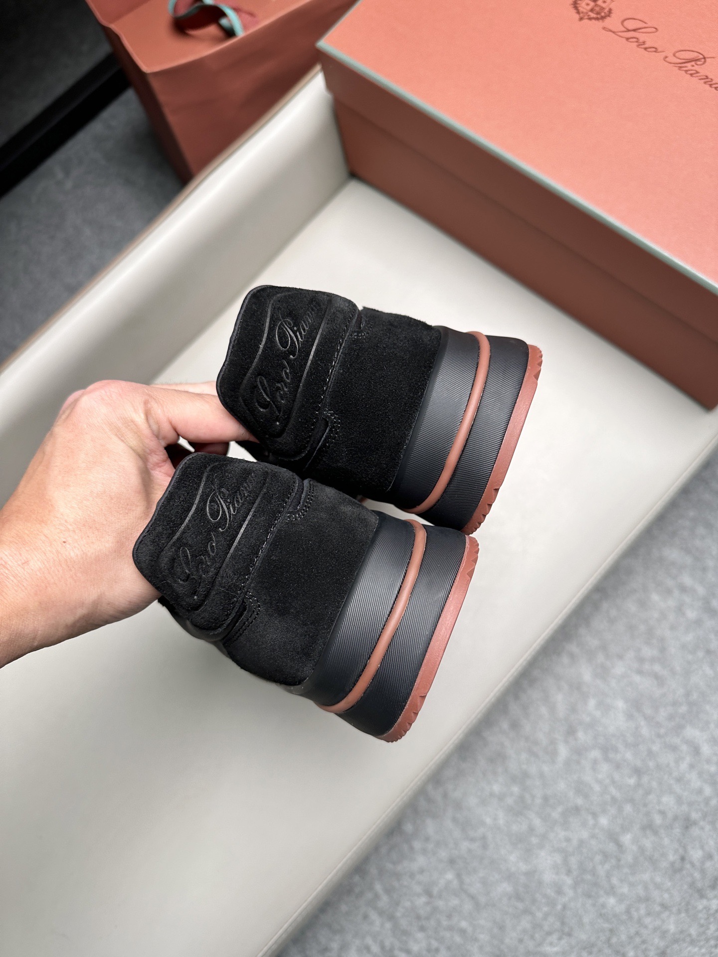 Кроссовки мужские в стиле Loro Piana черного цвета