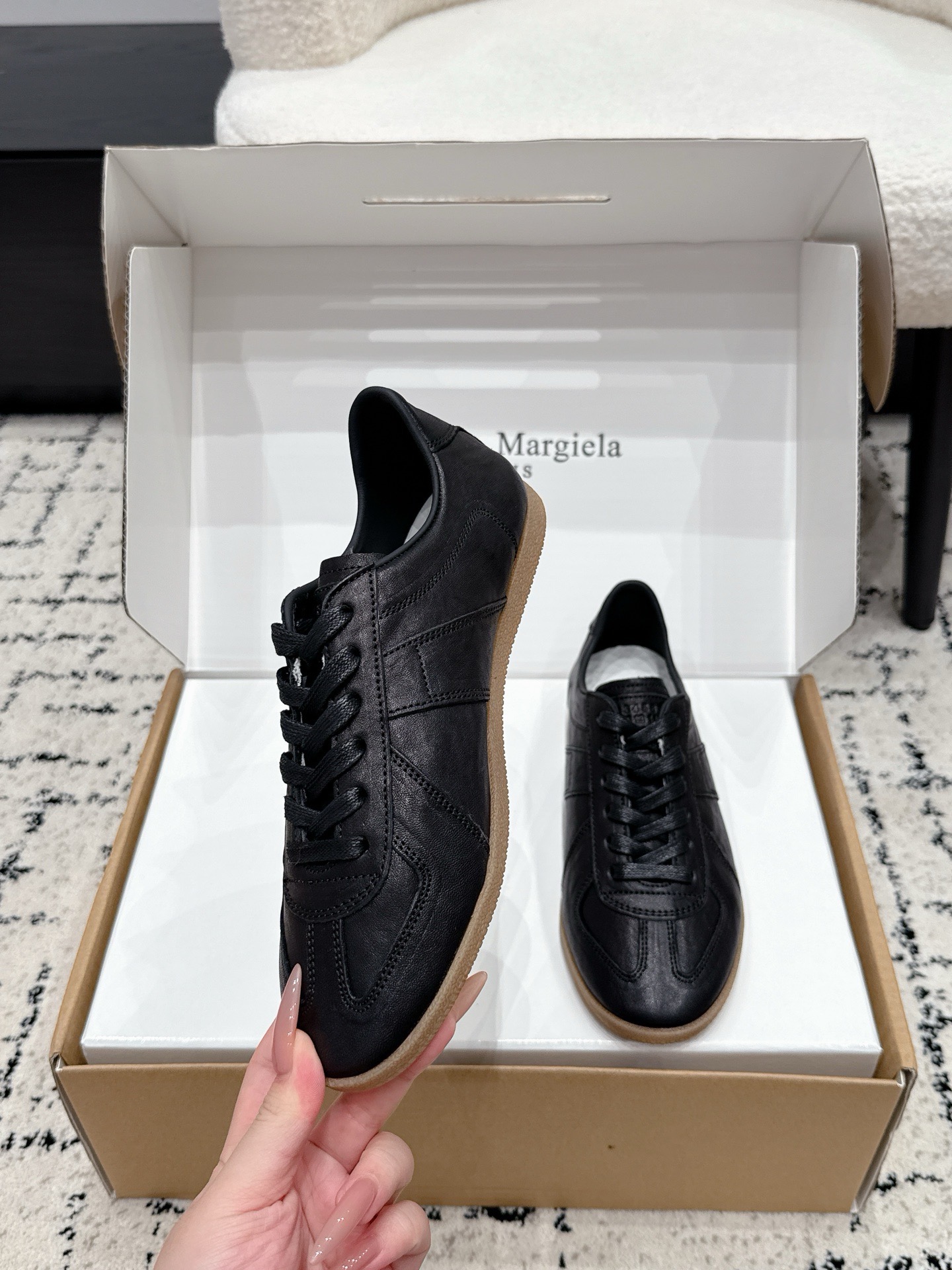 Кроссовки унисекс в стиле Maison Margiela MM6 German Trainer чёрного цвета