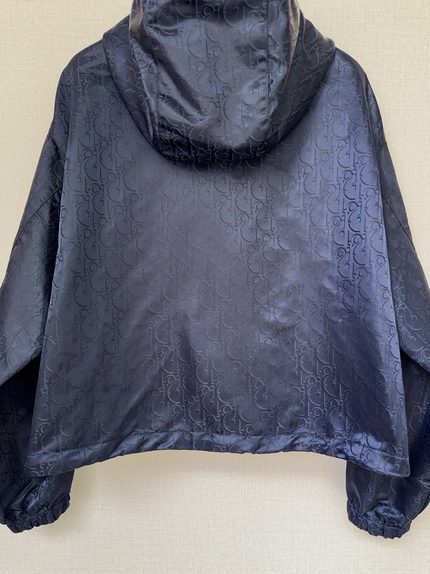 Куртка женская укороченная с капюшоном в стиле Dior из жаккардовой ткани