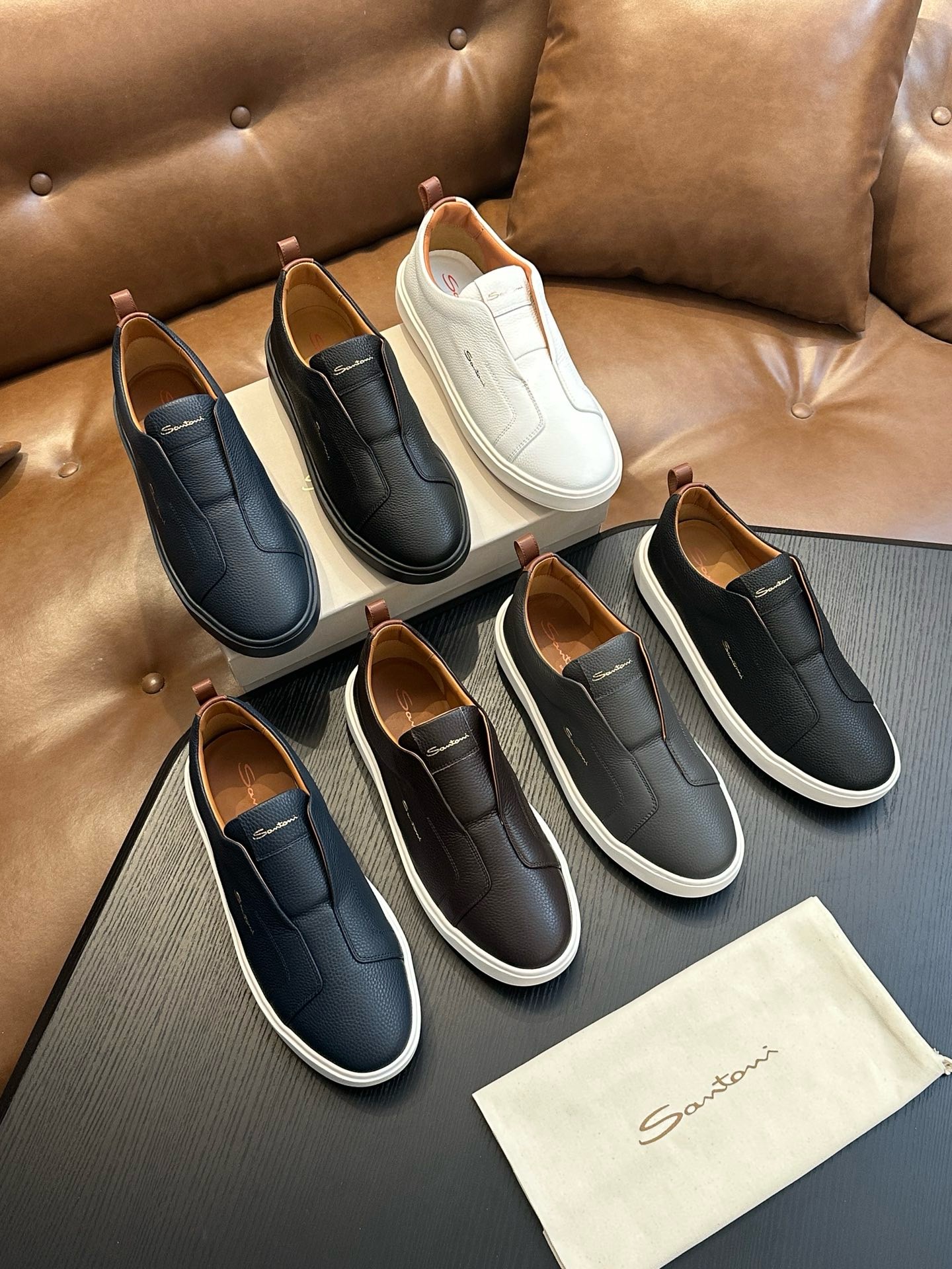 Слипоны мужские в стиле Santoni белого цвета