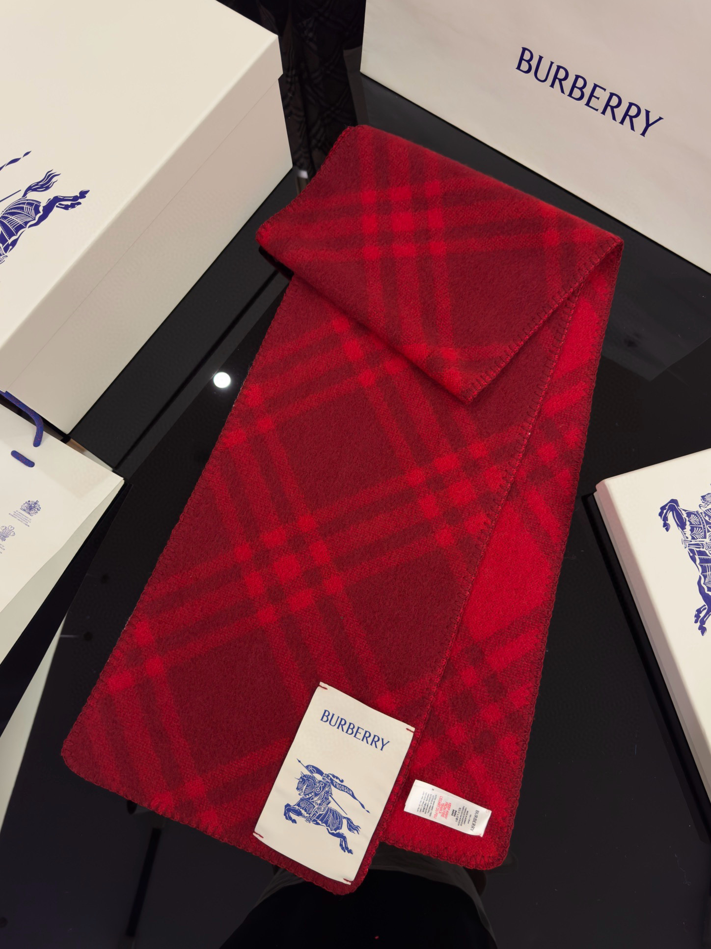 Шарф унисекс в стиле Burberry двусторонний из мягкой шерсти с диагональной клеткой красного  цвета