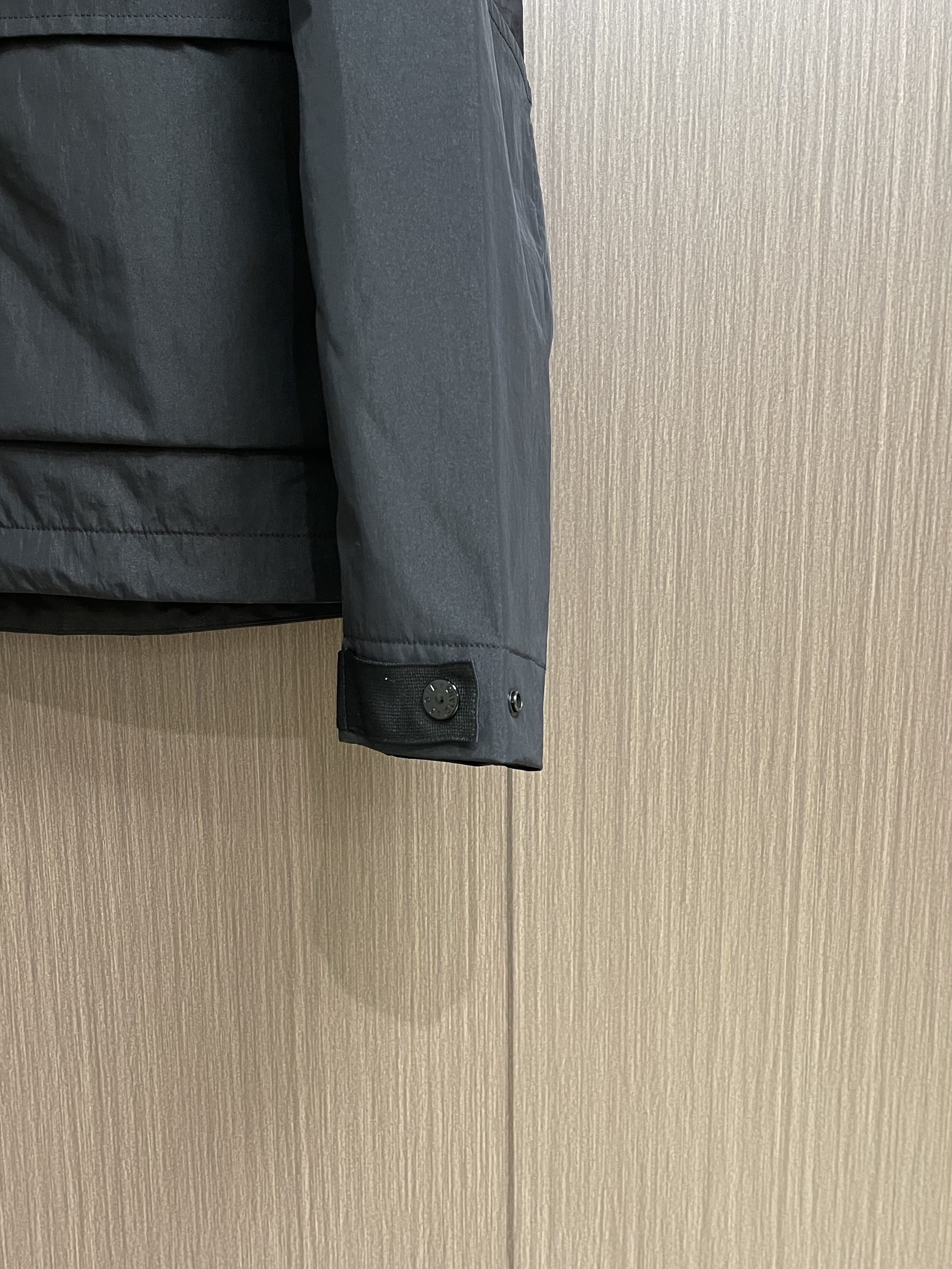 Куртка мужская Stone Island с капюшоном чёрного цвета