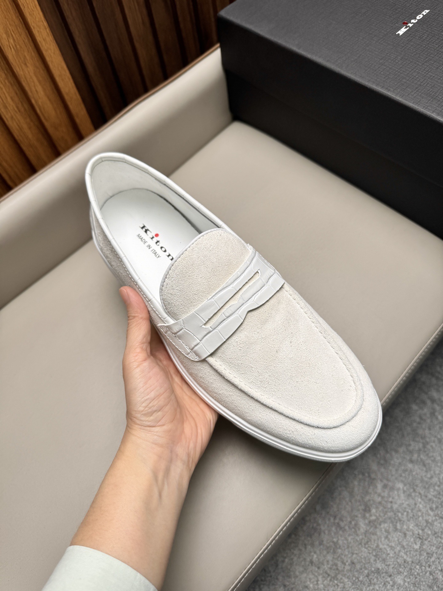 Лоферы мужские в стиле Kiton белого цвета