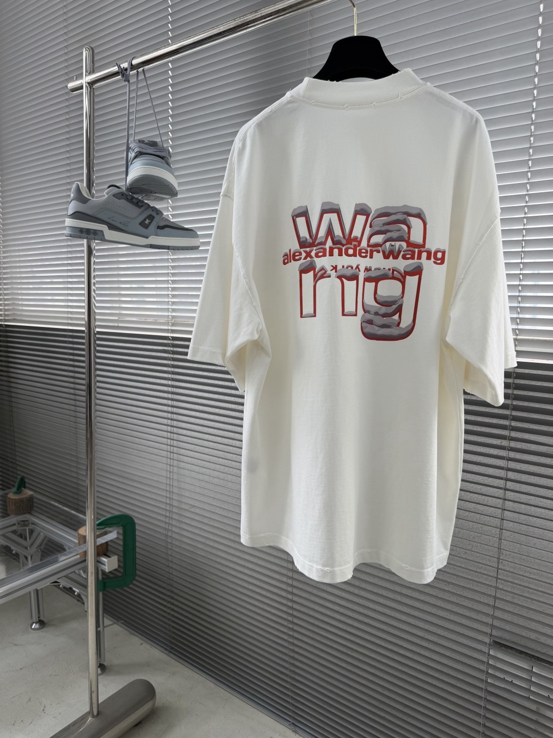 Футболка мужская в стиле Alexander Wang oversize белого цвета с принтом