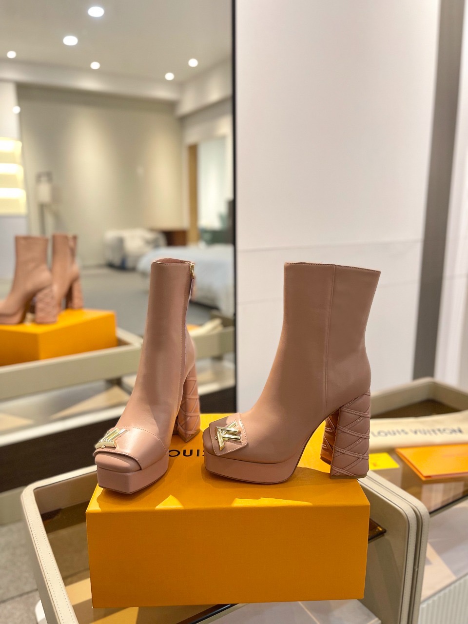 Ботильоны Louis Vuitton Shake Platform Ankle Boot пудрово-розового цвета