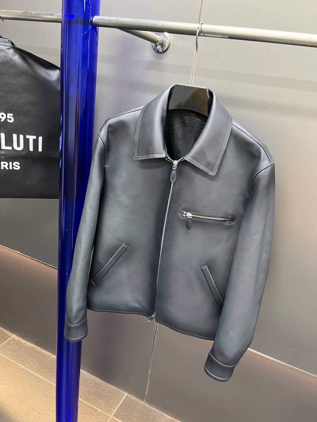 Куртка мужская Berluti серого цвета с отложным воротником