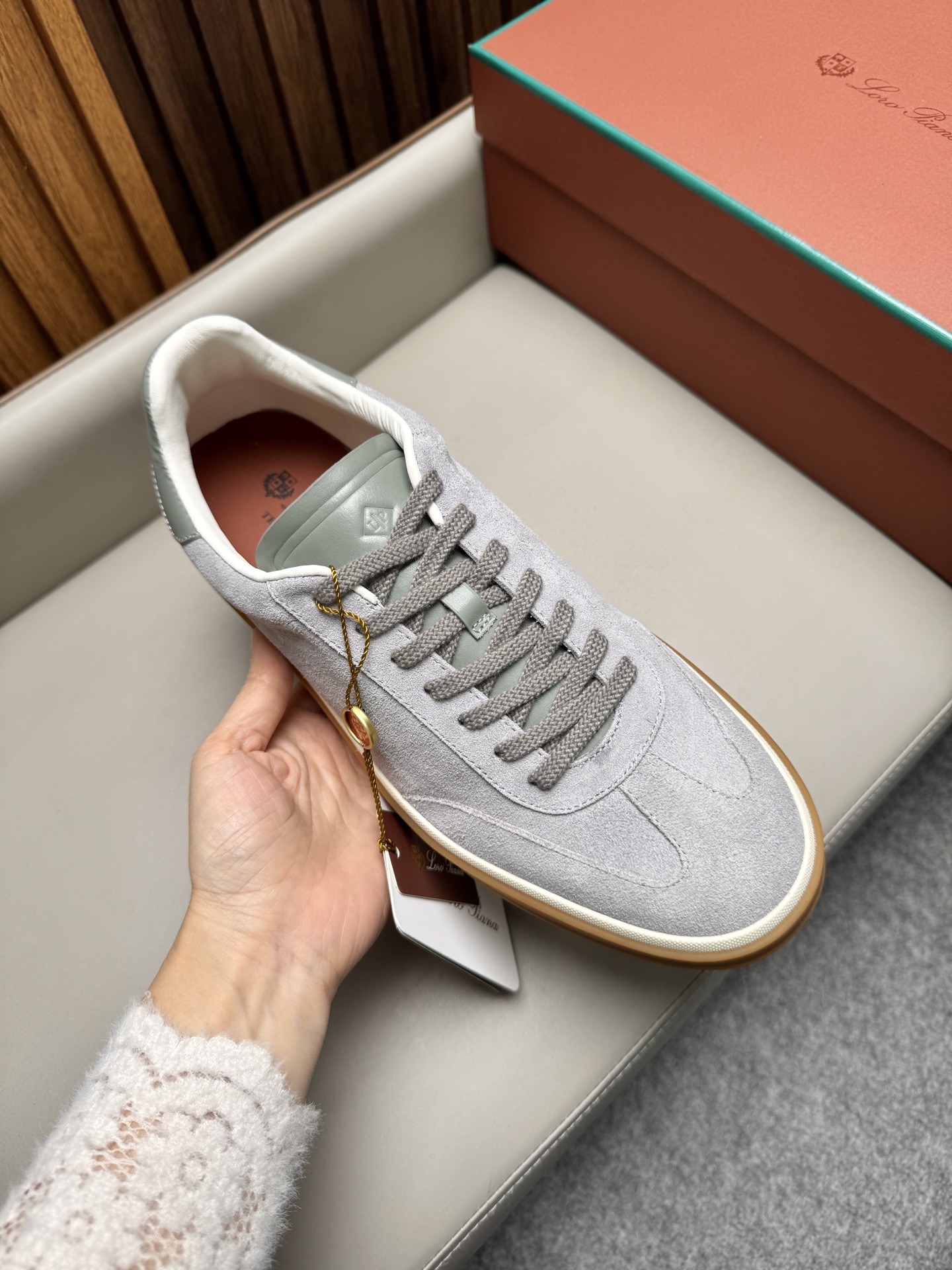 Кроссовки мужские в стиле Loro Piana светло-серого цвета