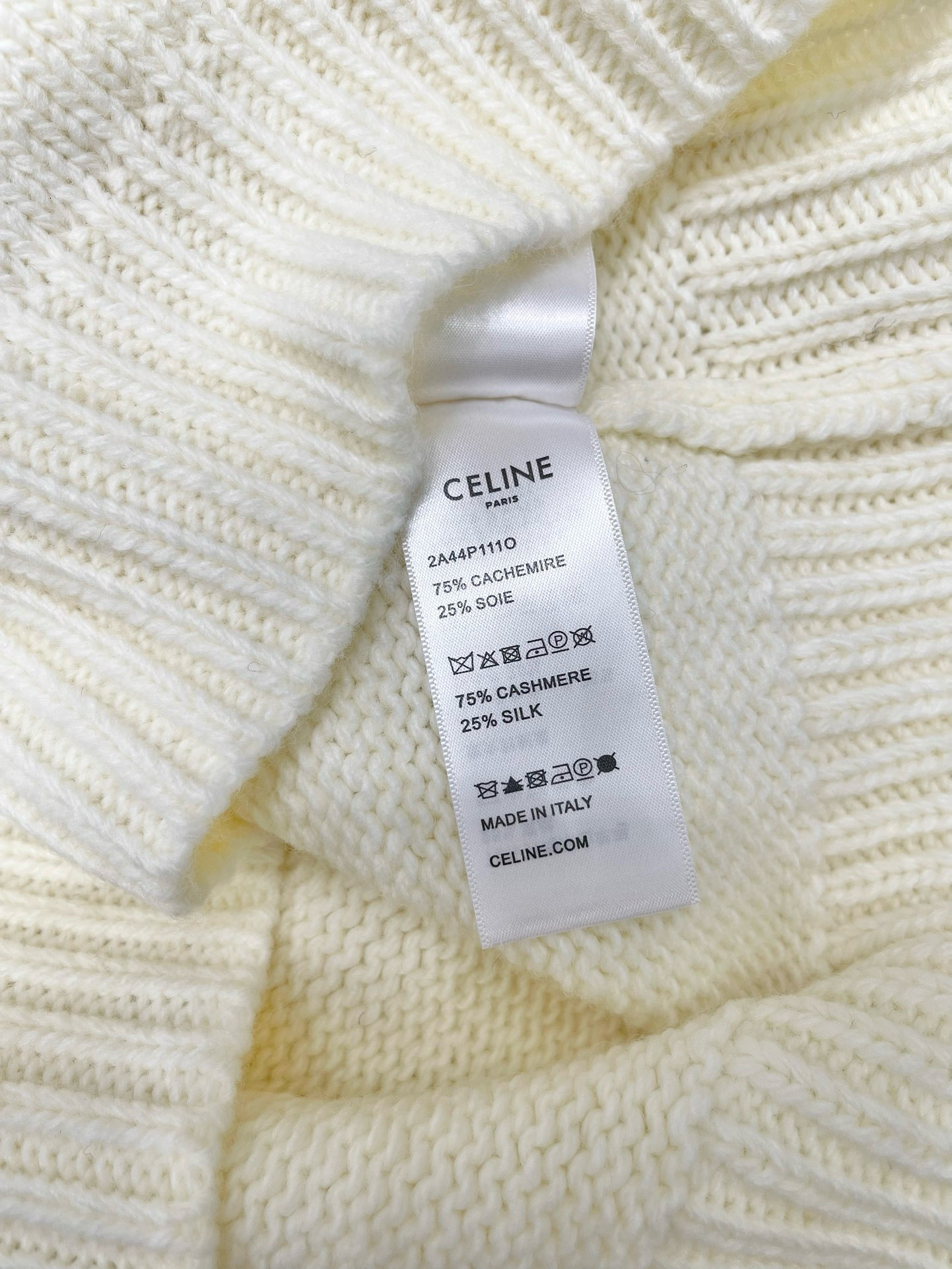 Свитер женский в стиле Celine с фирменной вязкой и акцентной вышивкой